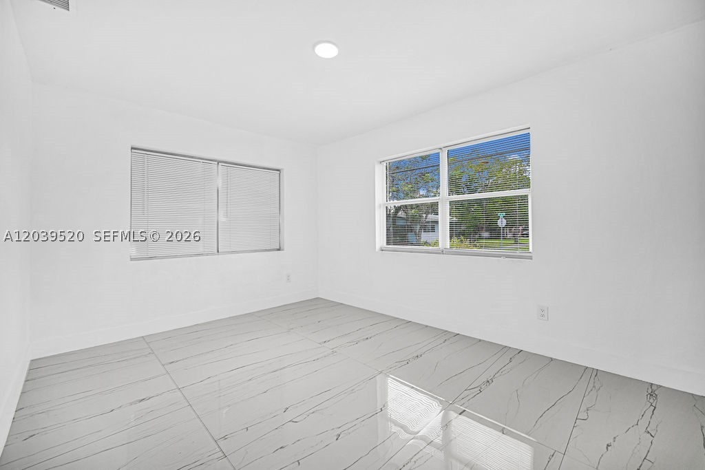 BISCAYNE SHORES CORR PLAT - Residential Income