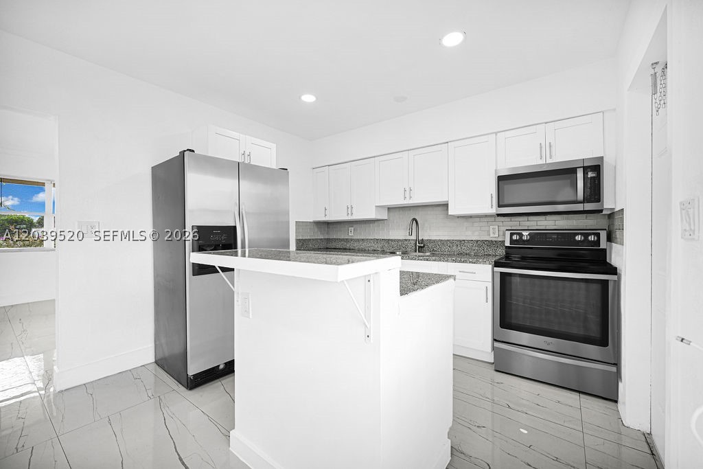 BISCAYNE SHORES CORR PLAT - Residential Income