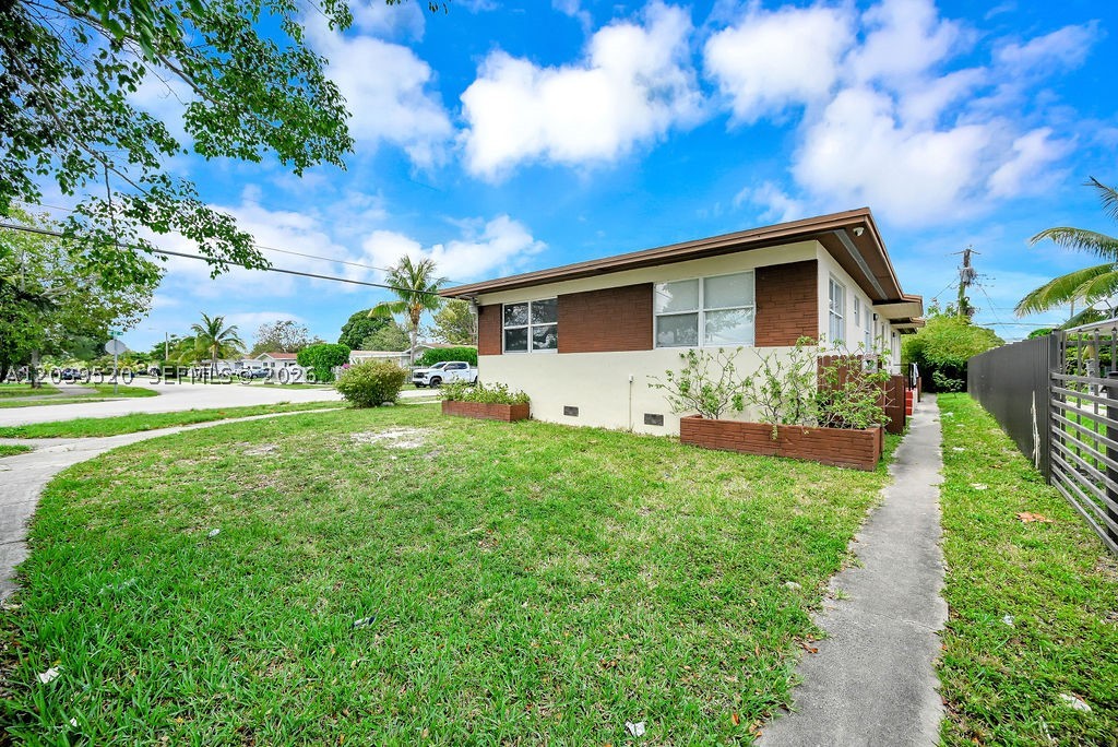 BISCAYNE SHORES CORR PLAT - Residential Income