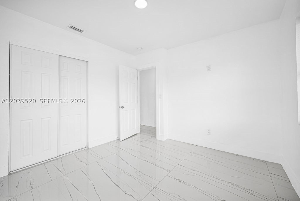 BISCAYNE SHORES CORR PLAT - Residential Income
