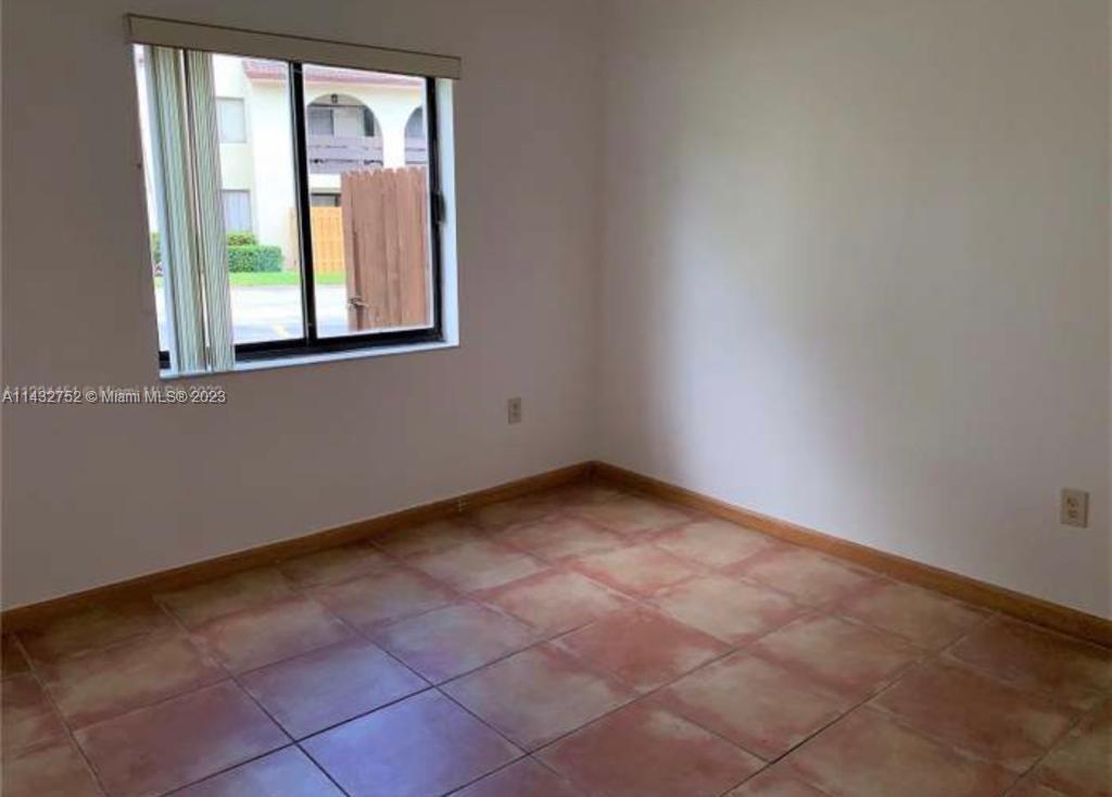 KENLAND WALK CONDO II - Residential Lease