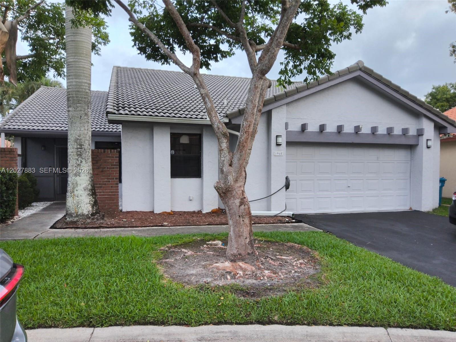 COUNTRY ISLES PATIO HOMES - Residential Lease