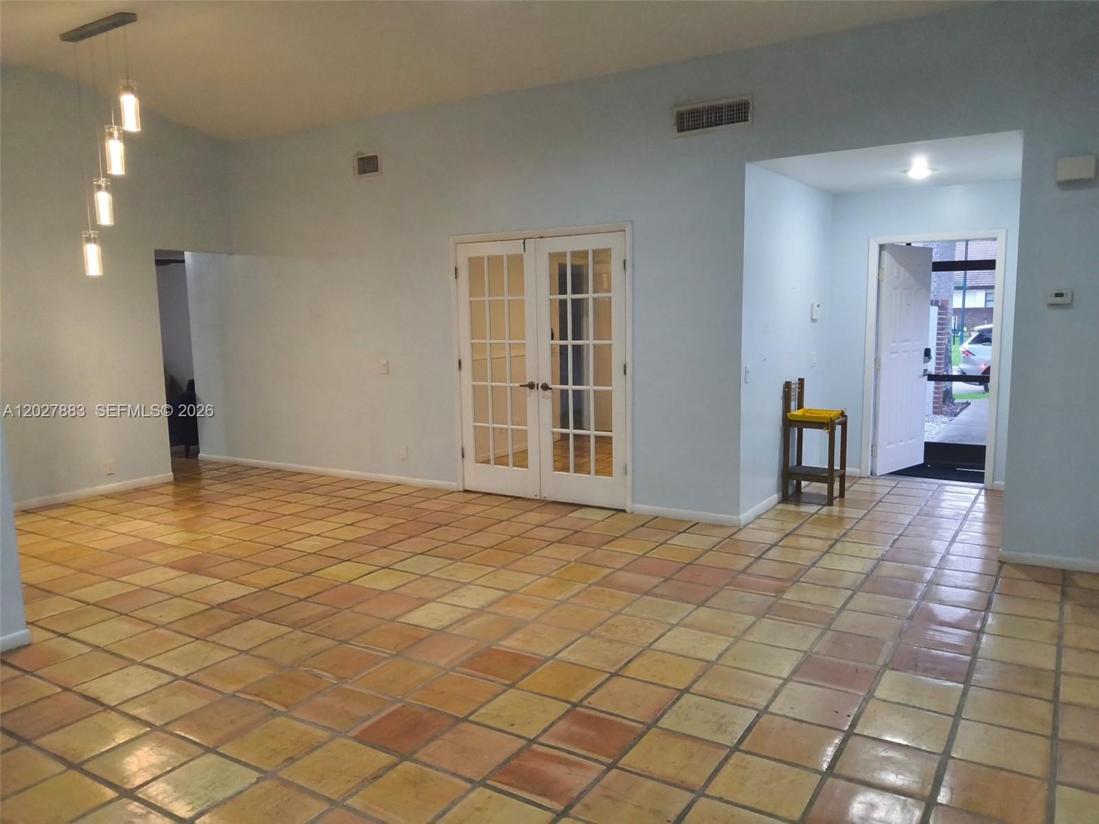 COUNTRY ISLES PATIO HOMES - Residential Lease
