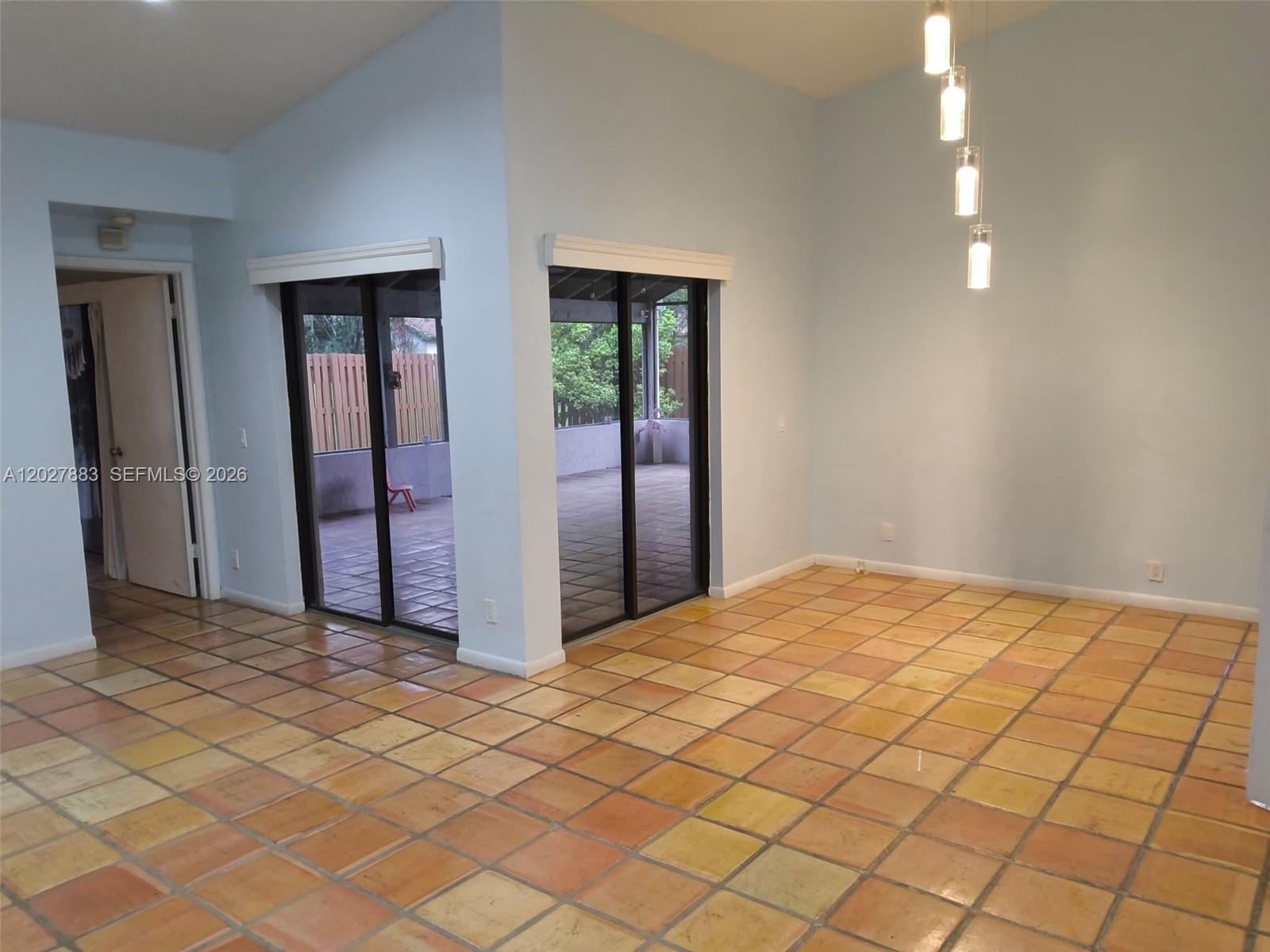 COUNTRY ISLES PATIO HOMES - Residential Lease