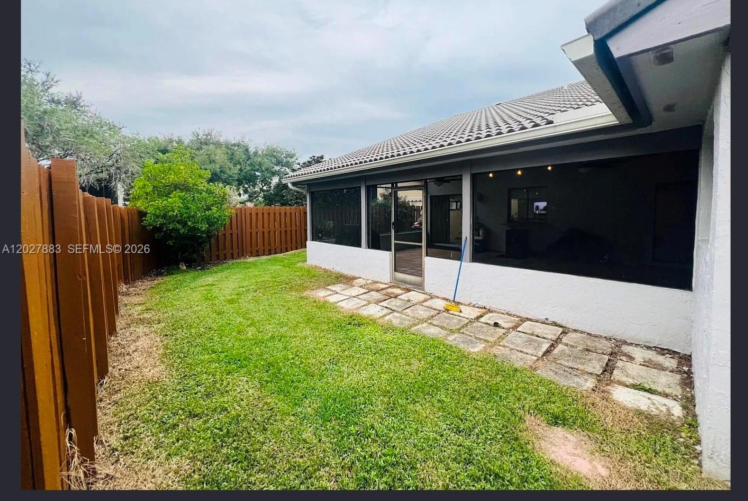 COUNTRY ISLES PATIO HOMES - Residential Lease