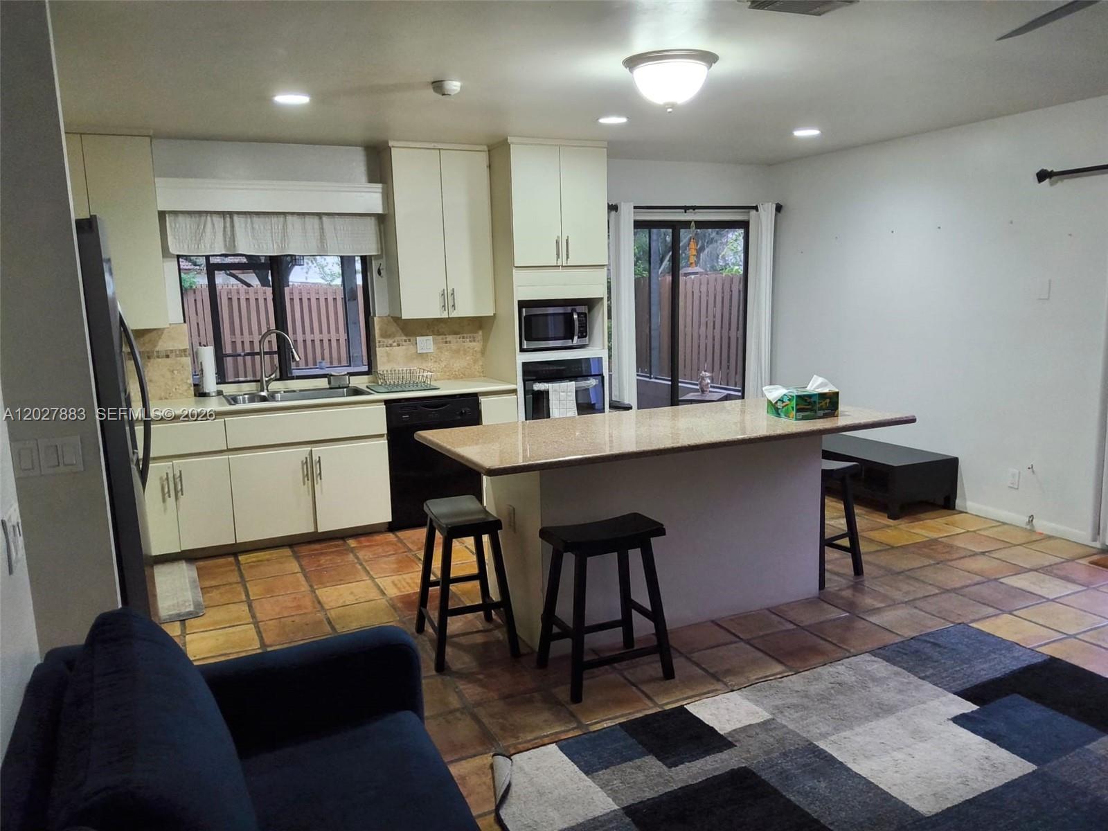 COUNTRY ISLES PATIO HOMES - Residential Lease