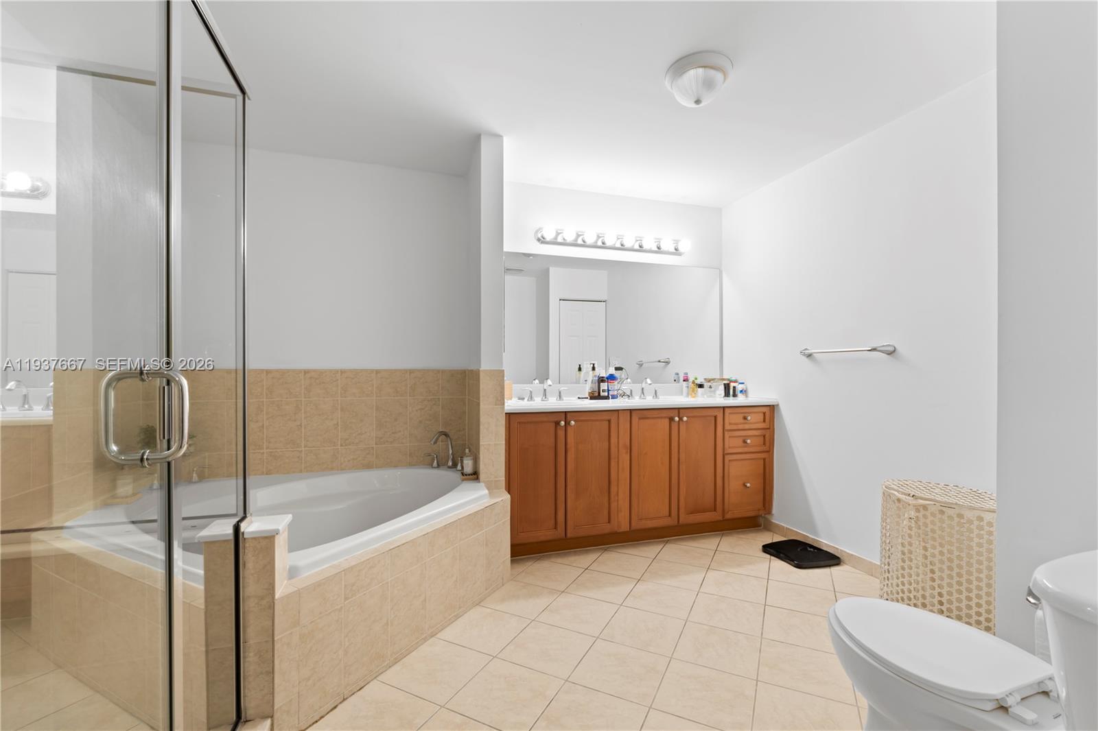 COLONNADE AT DADELAND SW - Residential