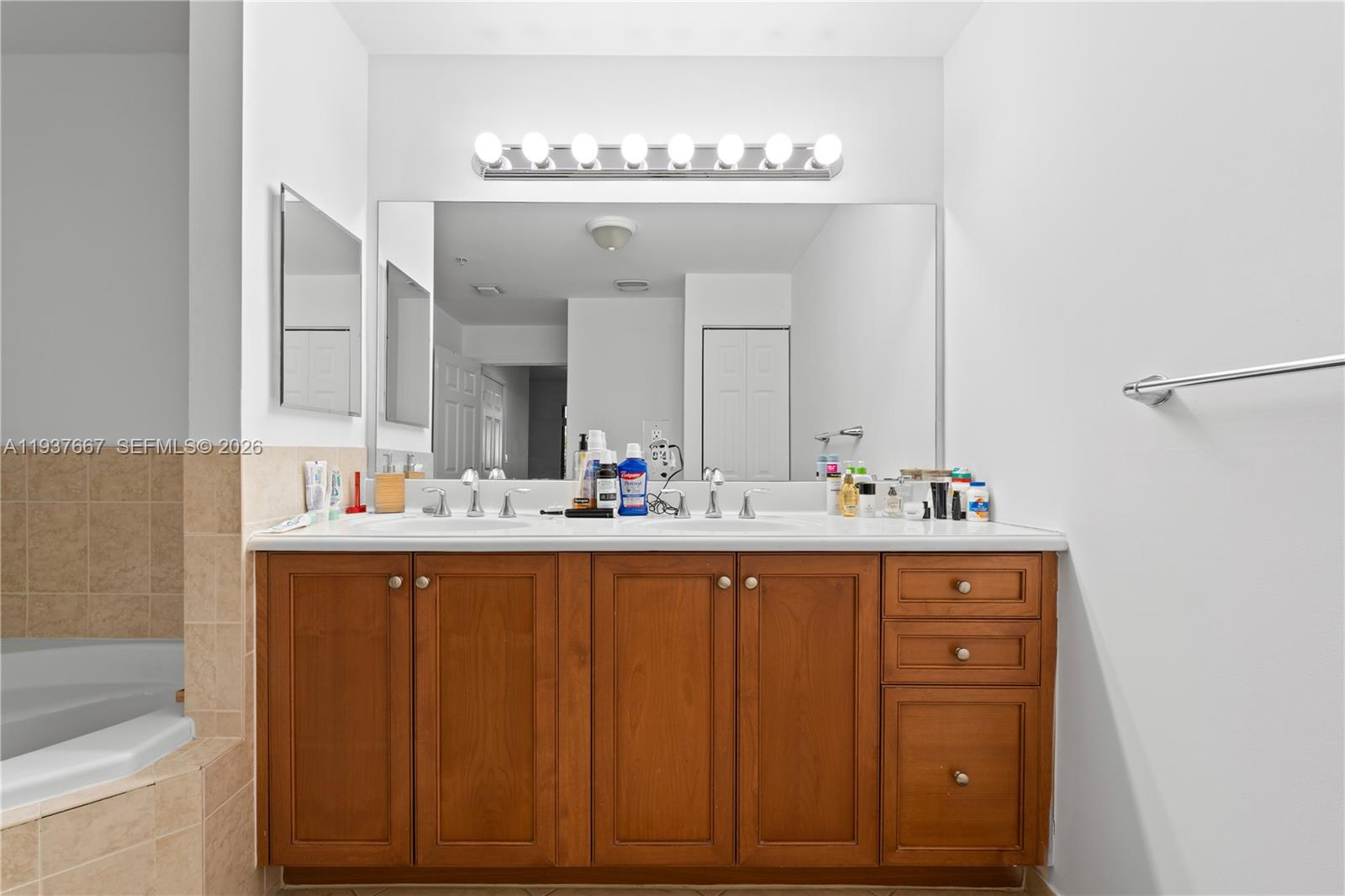 COLONNADE AT DADELAND SW - Residential