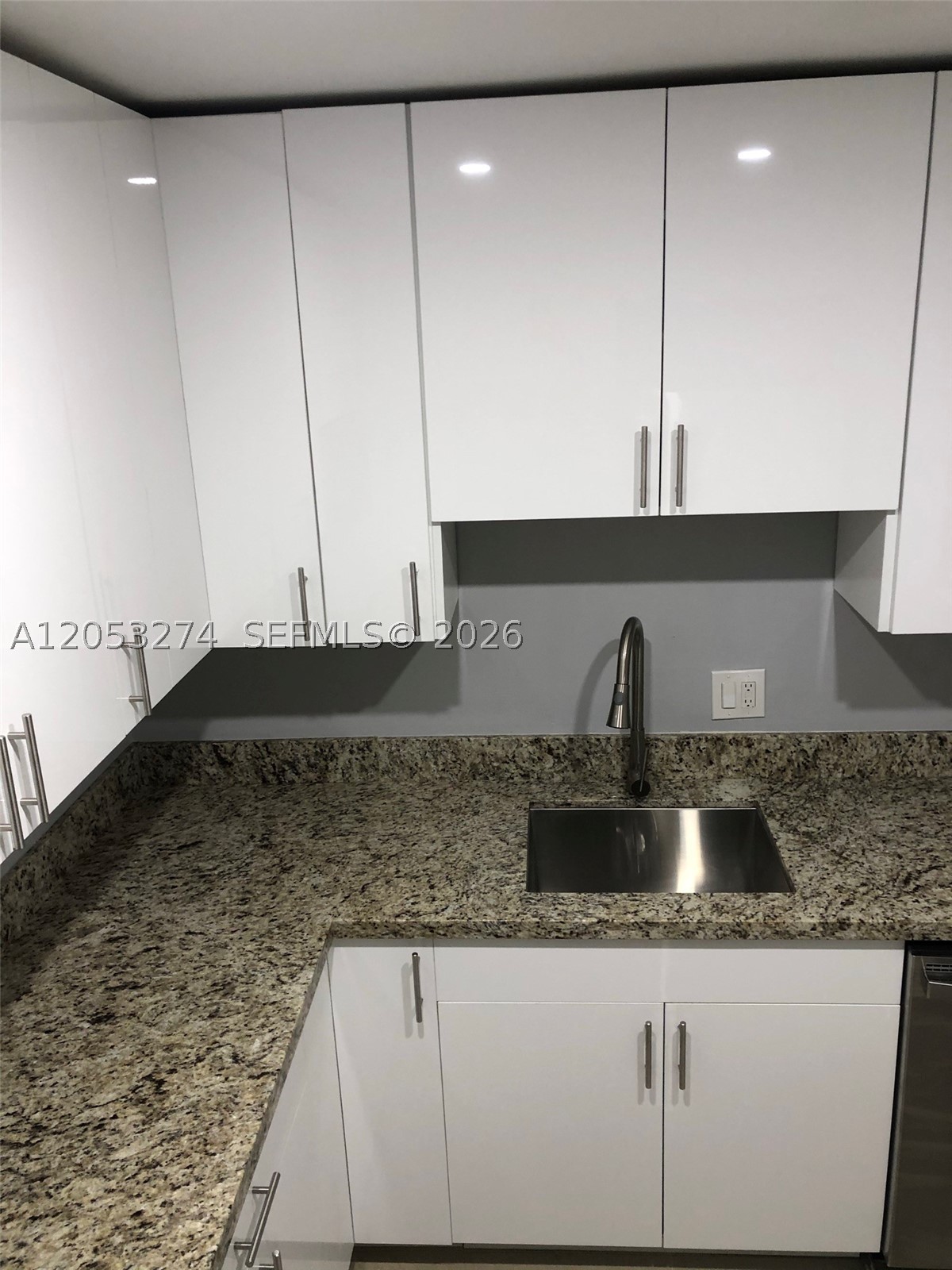 KINGS CREEK SO CONDO - Residential Lease