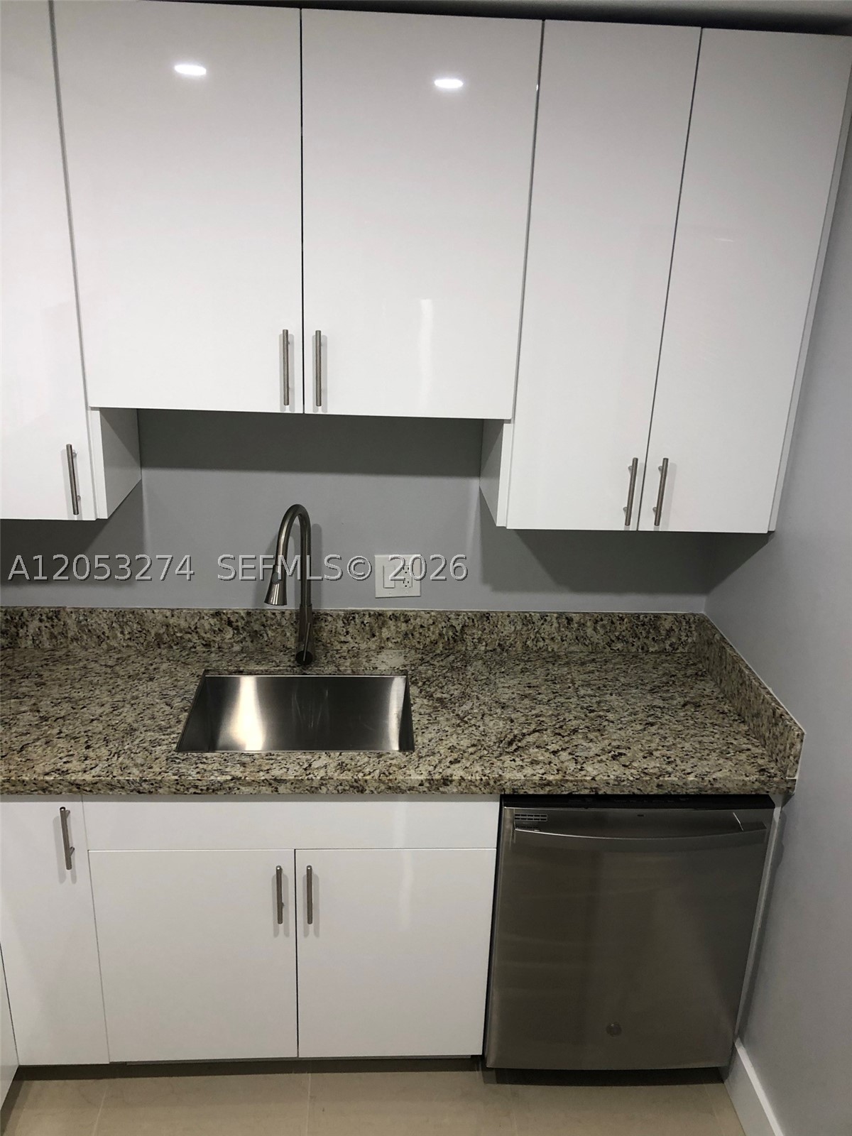 KINGS CREEK SO CONDO - Residential Lease