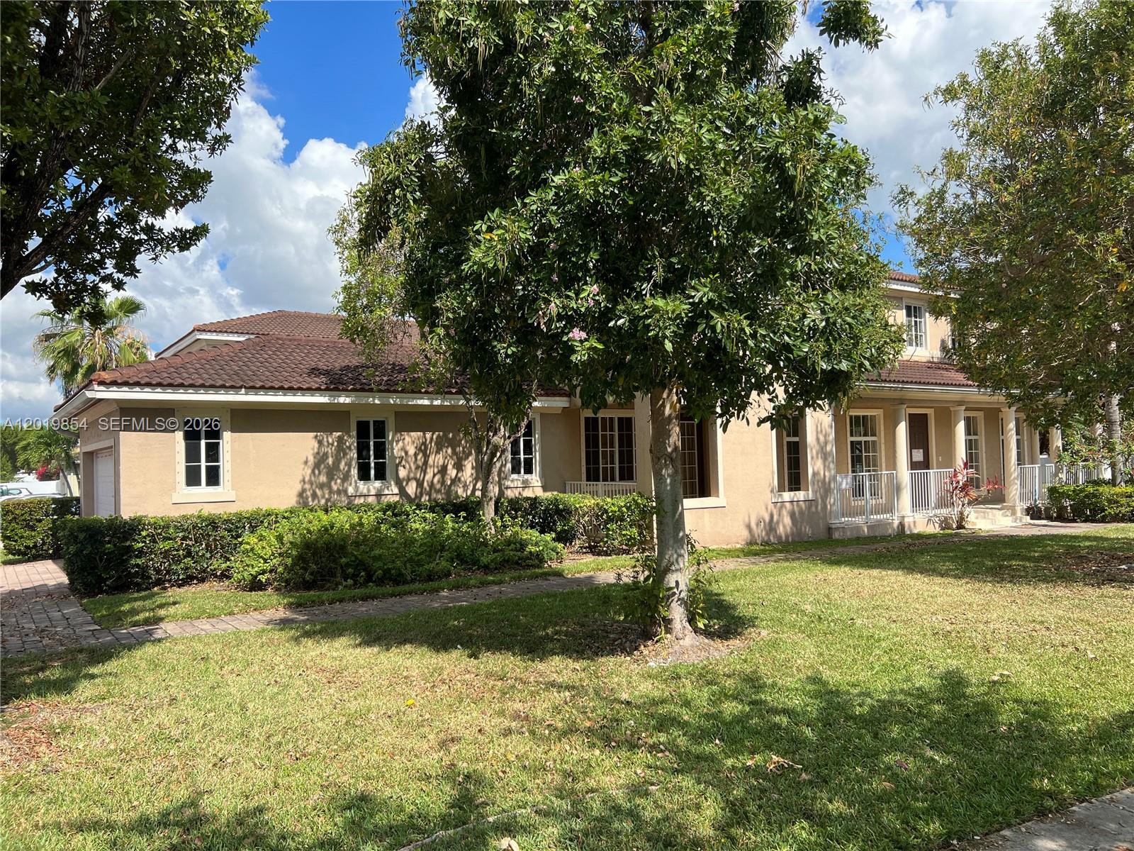 MANDARIN LAKES - Residential