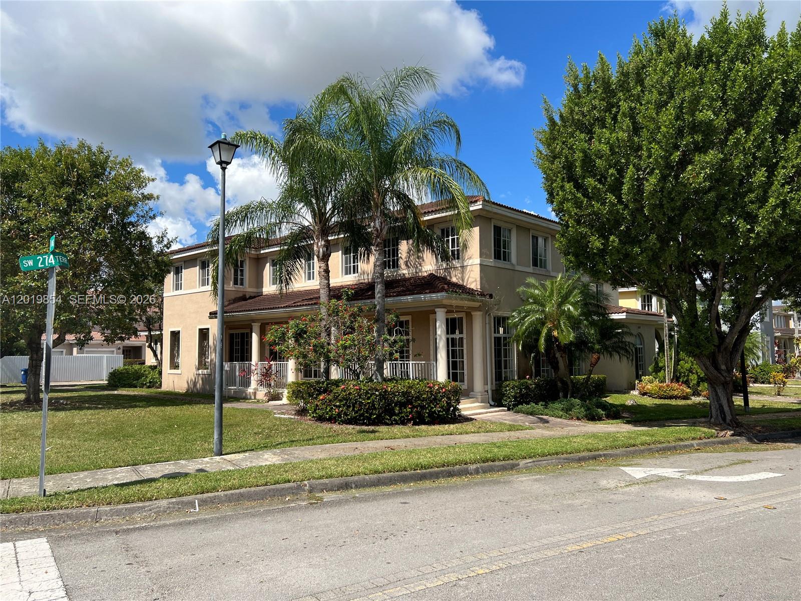 MANDARIN LAKES - Residential