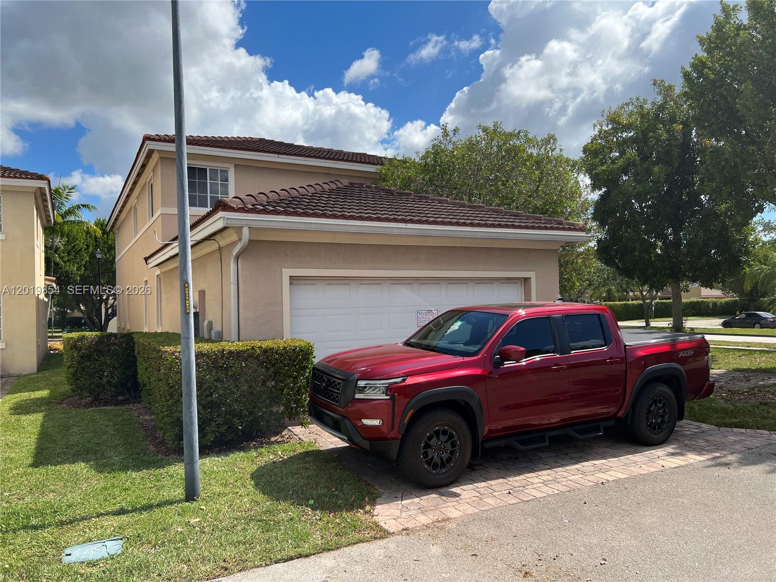 MANDARIN LAKES - Residential