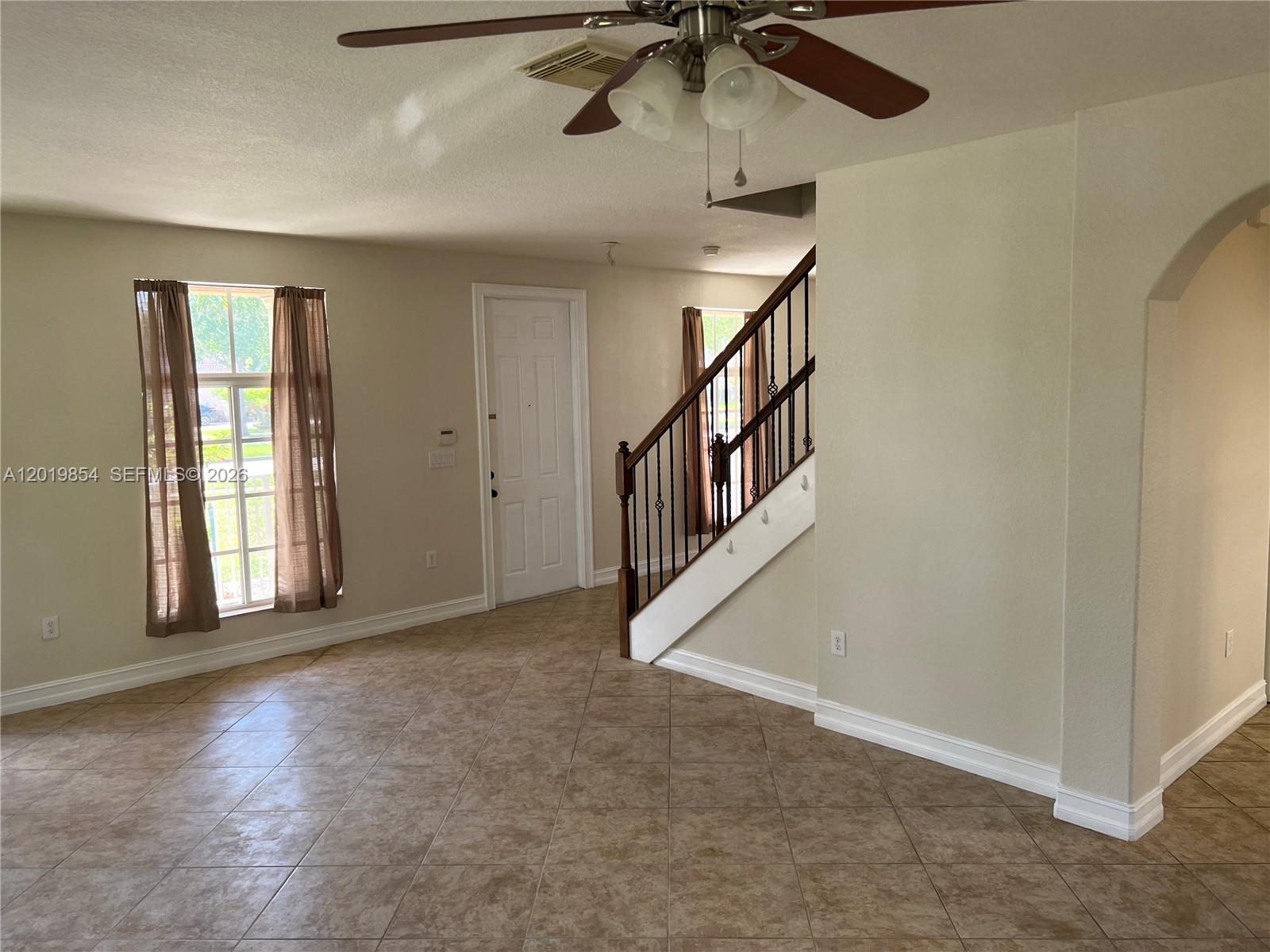 MANDARIN LAKES - Residential
