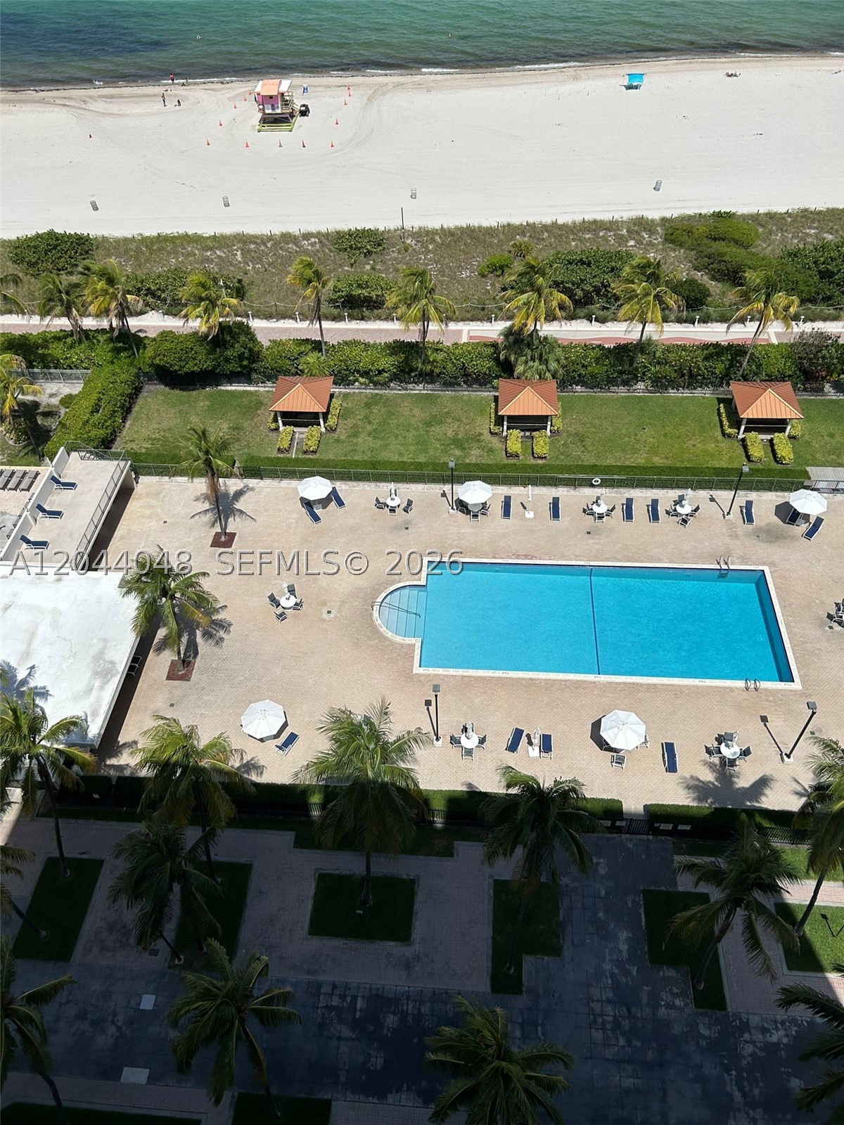 Enjoy the panoramic views of the ocean and Miami Beach. This 1 bedroom 1 and half bath has covered parking, security, and conveniently located to all that South Beach and Miami Beach have to offer.
