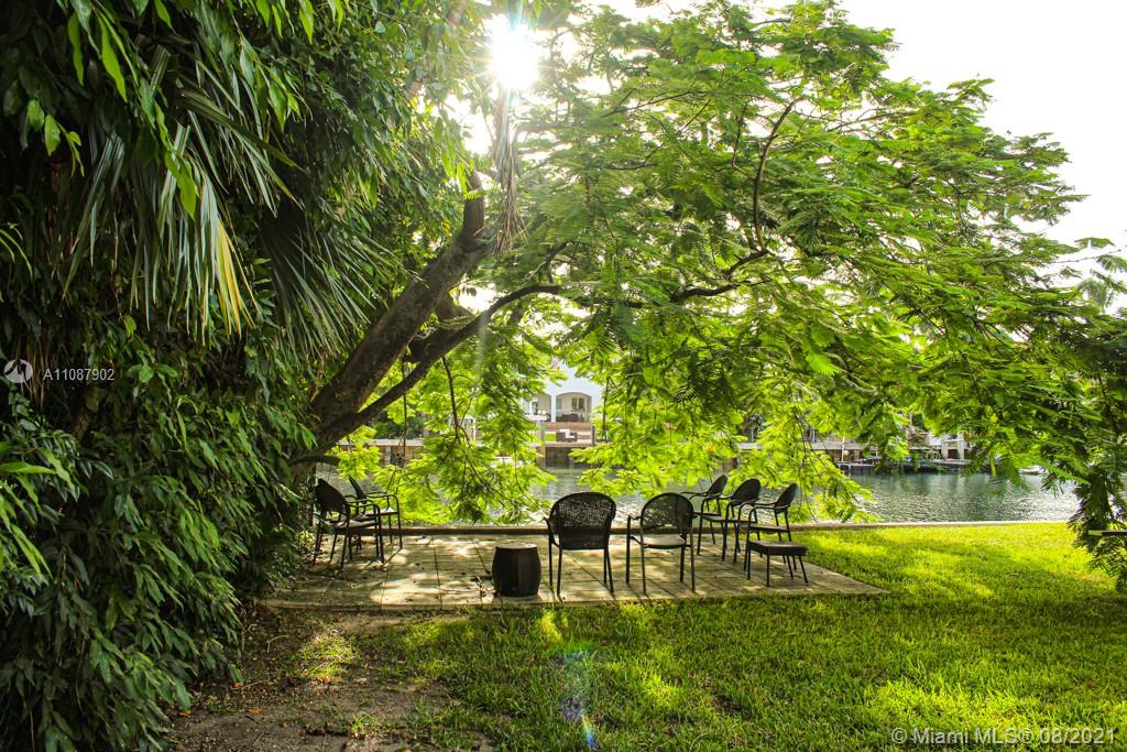 BAY HARBOR ISLAND - Residential Income