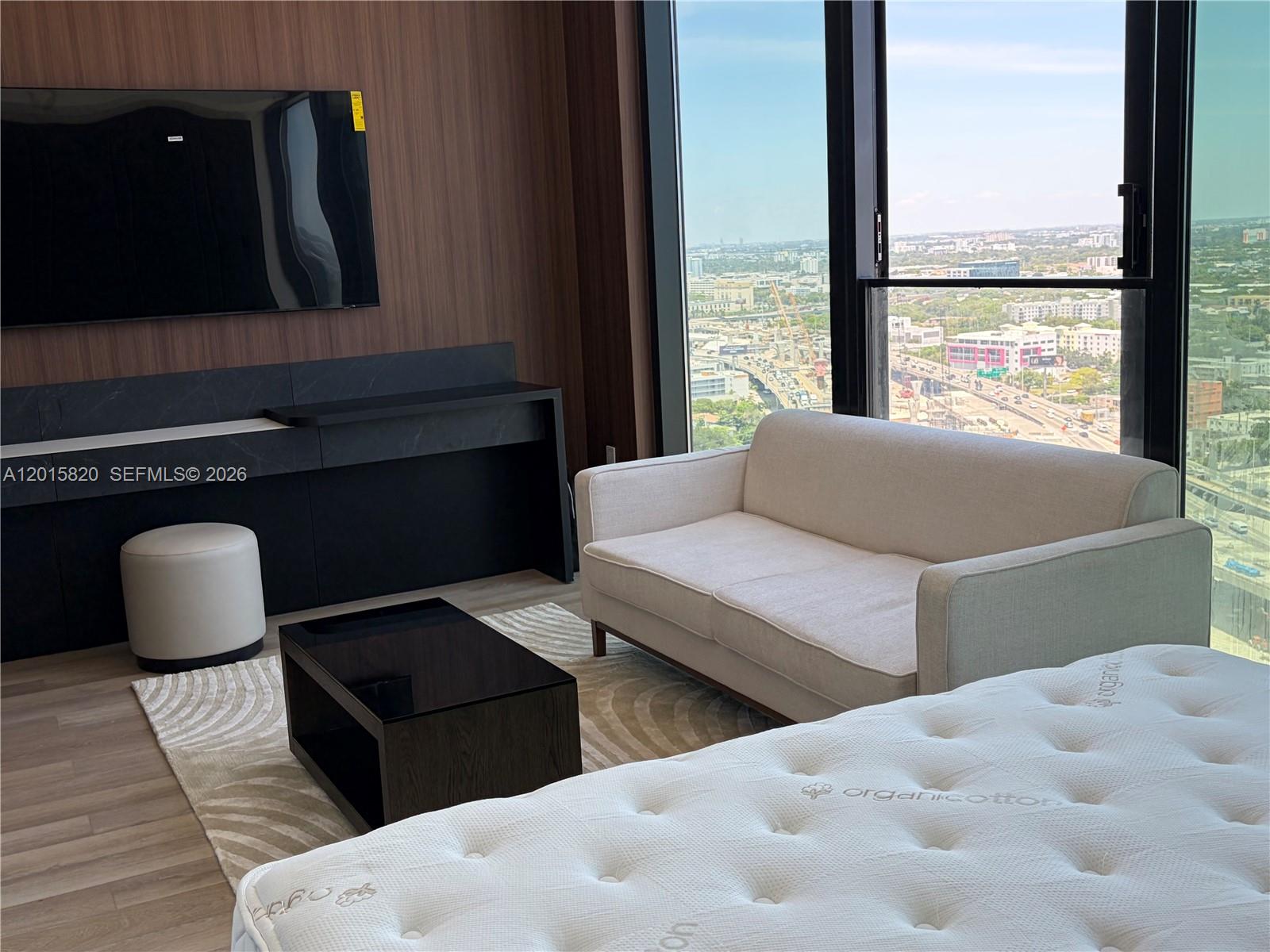 ELEVEN HOTEL AND RESIDENC - Residential