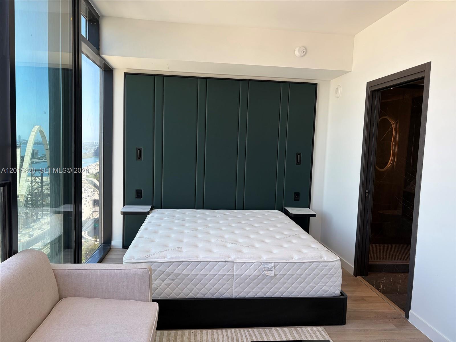 ELEVEN HOTEL AND RESIDENC - Residential