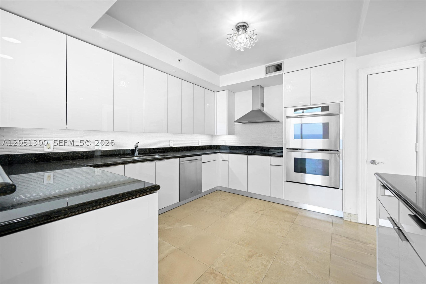 HAMPTONS SOUTH CONDO - Residential Lease