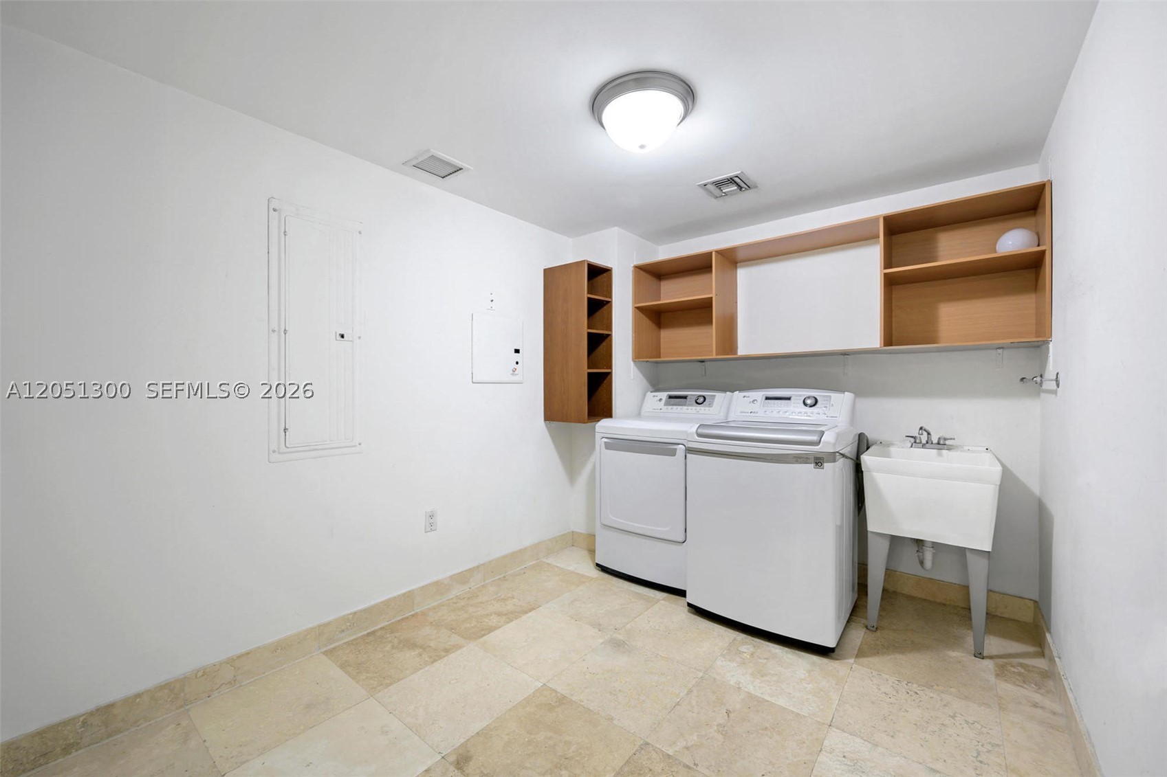 HAMPTONS SOUTH CONDO - Residential Lease