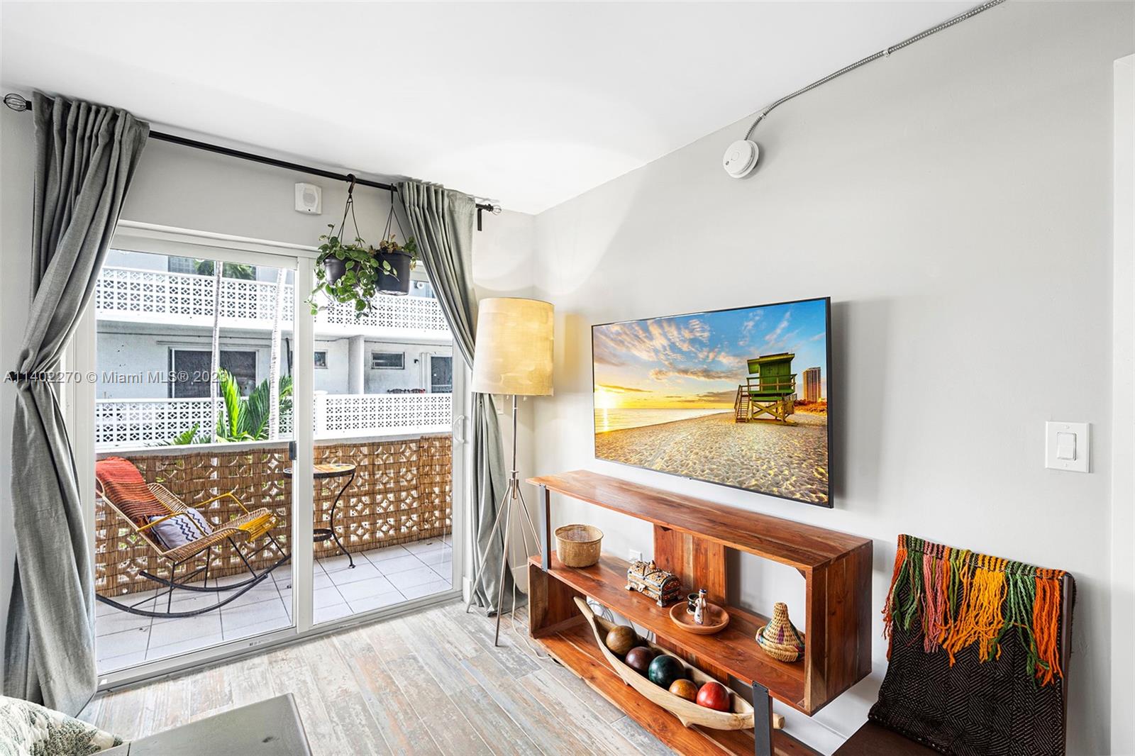 TWIN TOWERS CONDO - Residential Lease