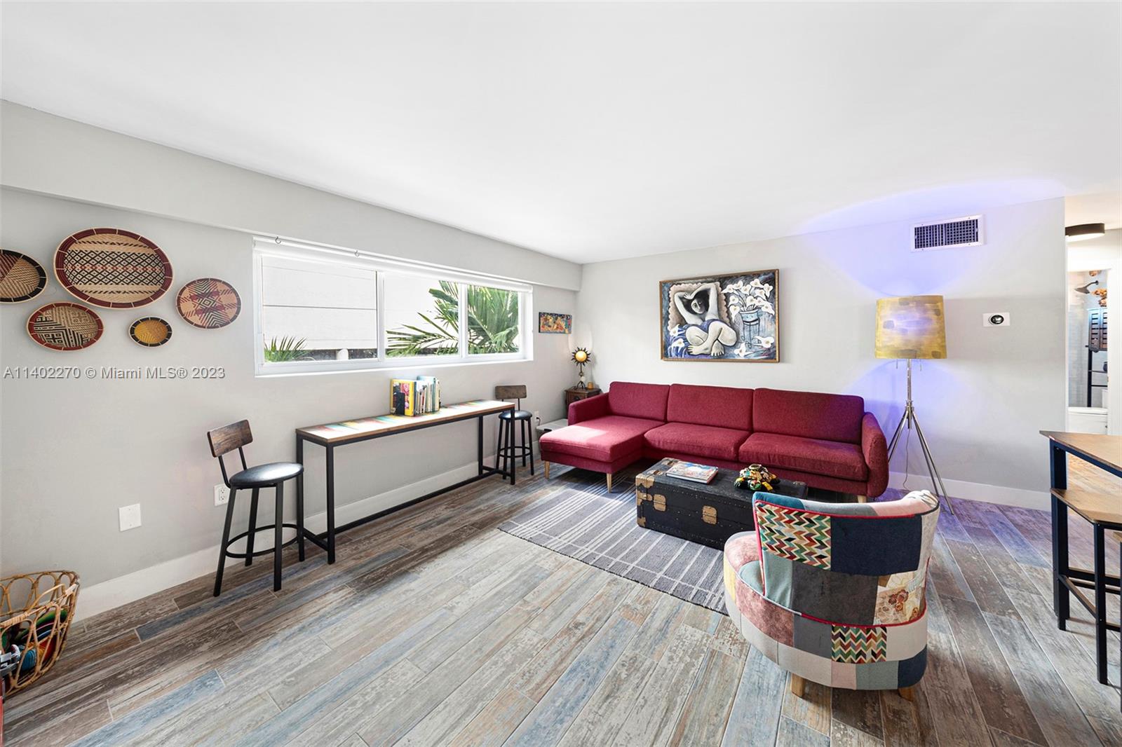 Amazing opportunity to rent a cozy corner-unit in the heart of Miami Beach! Located just steps away from Lincoln Road and other popular hot spots, This 1/1 unit has it all, newly renovated with details of high end comfort  provides a cozy and comfortable living space. 
This apartment offers a warm and inviting atmosphere. With its flexible potential, you can choose to make it your permanent home  allowing you to experience the best of both worlds. Location and a cozy living.
Also with parking available, a must in the South Beach area.