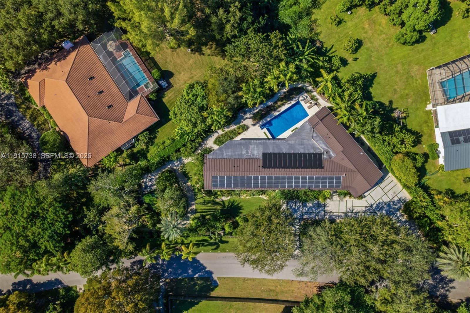 TOWN & RANCH ESTS - Residential