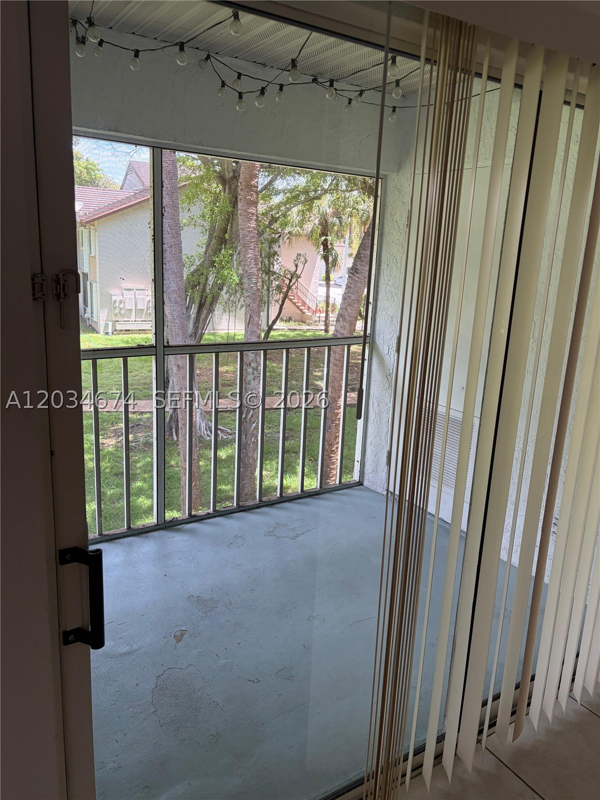 Gated community townhouse. Located on 2nd floor. 1 bedroom with full bath upstairs and 1 bedroom with full bath
downstairs. Kitchen has granite countertops and stainless appliances. Washer and dryer inside unit. Community
has swimming pool, tennis courts and security.

Use showing time for lockbox code