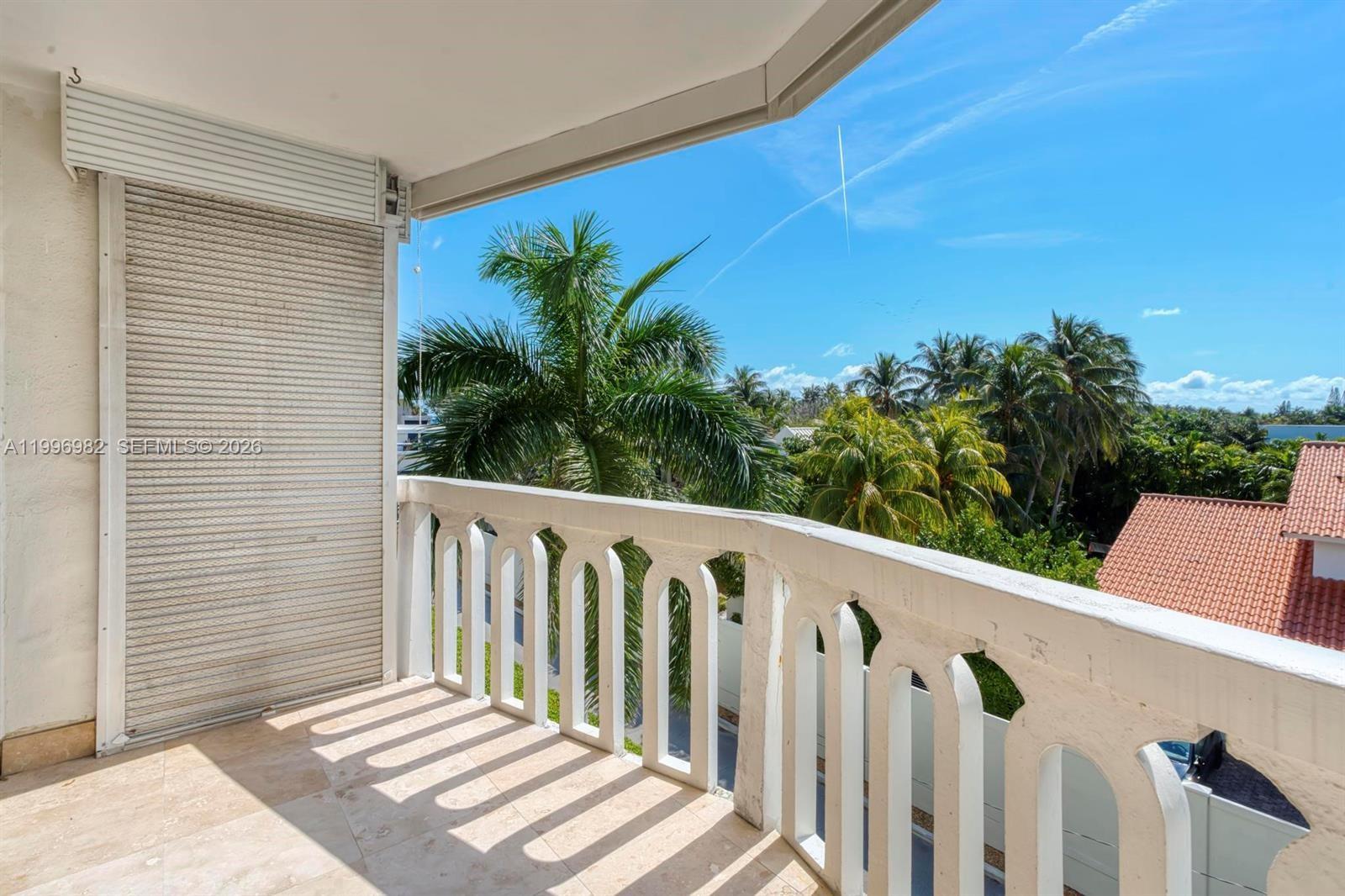 GOLDEN VIEW CONDO - Residential