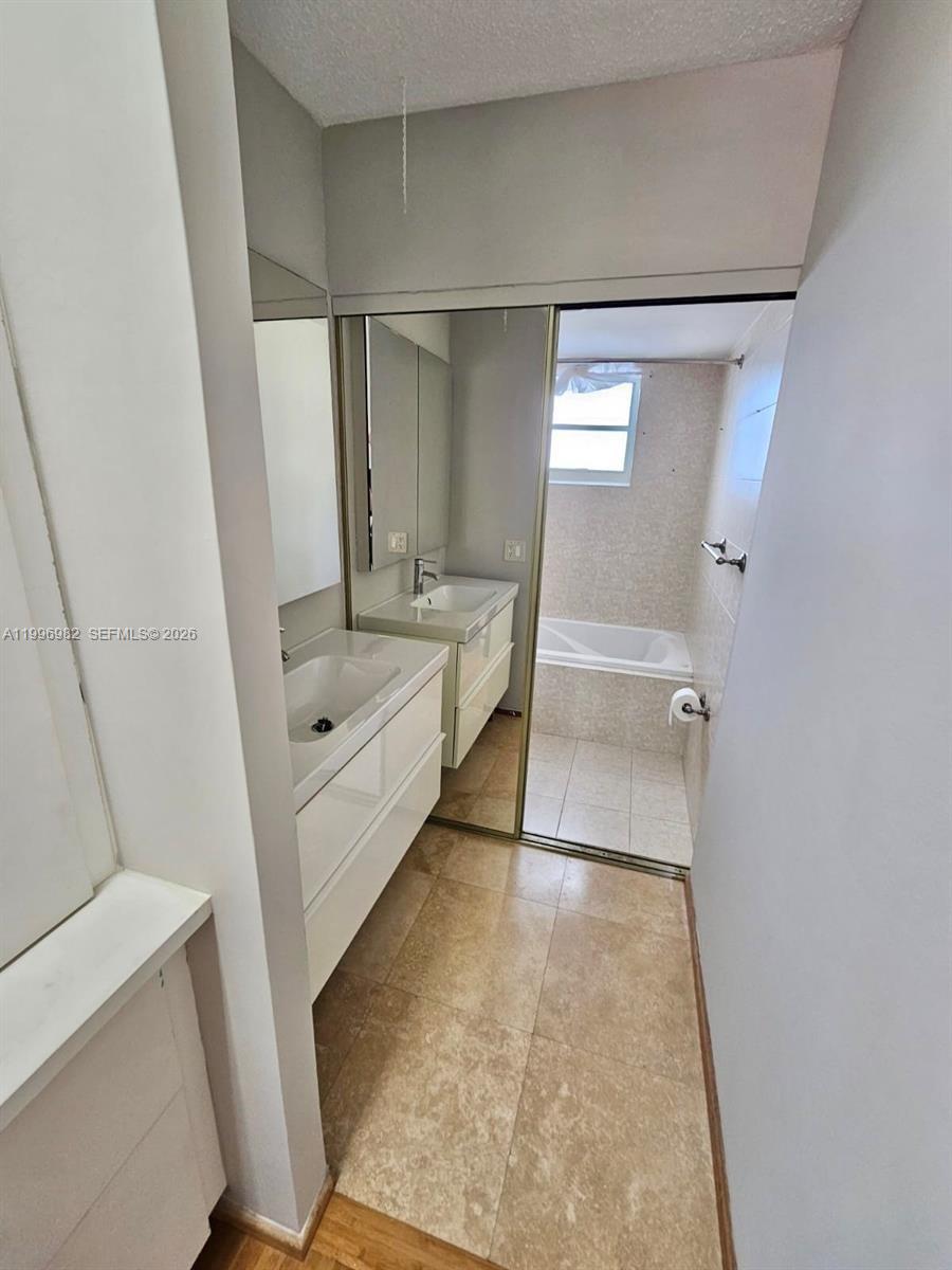 GOLDEN VIEW CONDO - Residential
