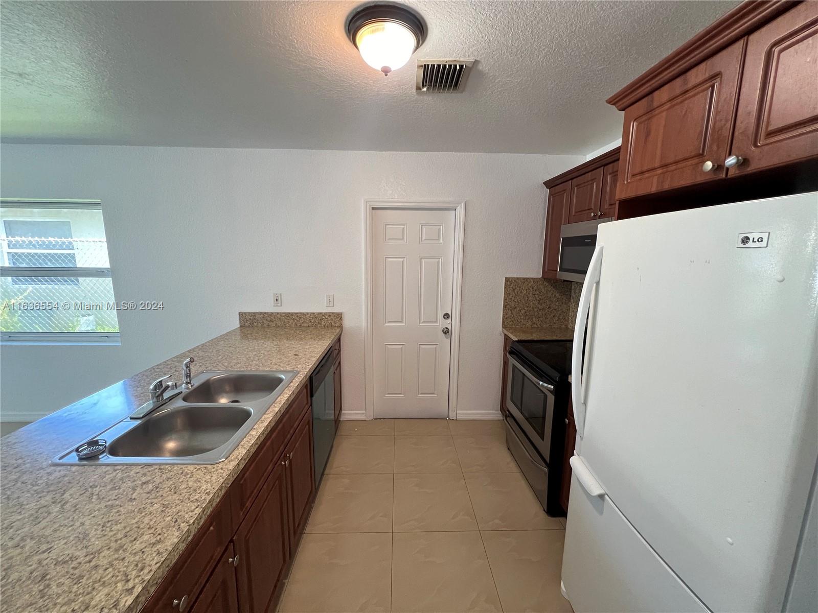 BUENA VISTA GARDENS EXTEN - Residential Lease