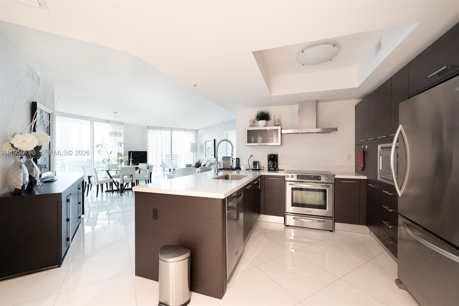 ST TROPEZ ON THE BAY II C - Residential