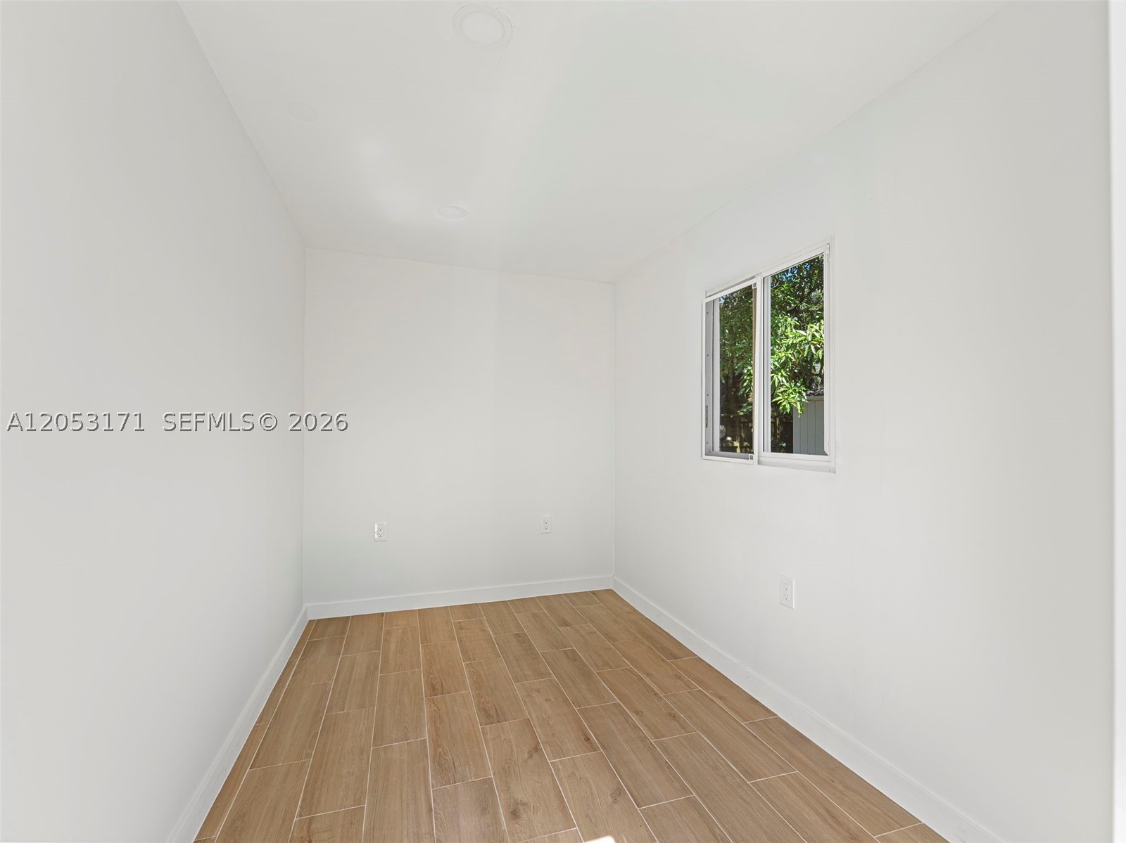 BANYAN GROVE - Residential