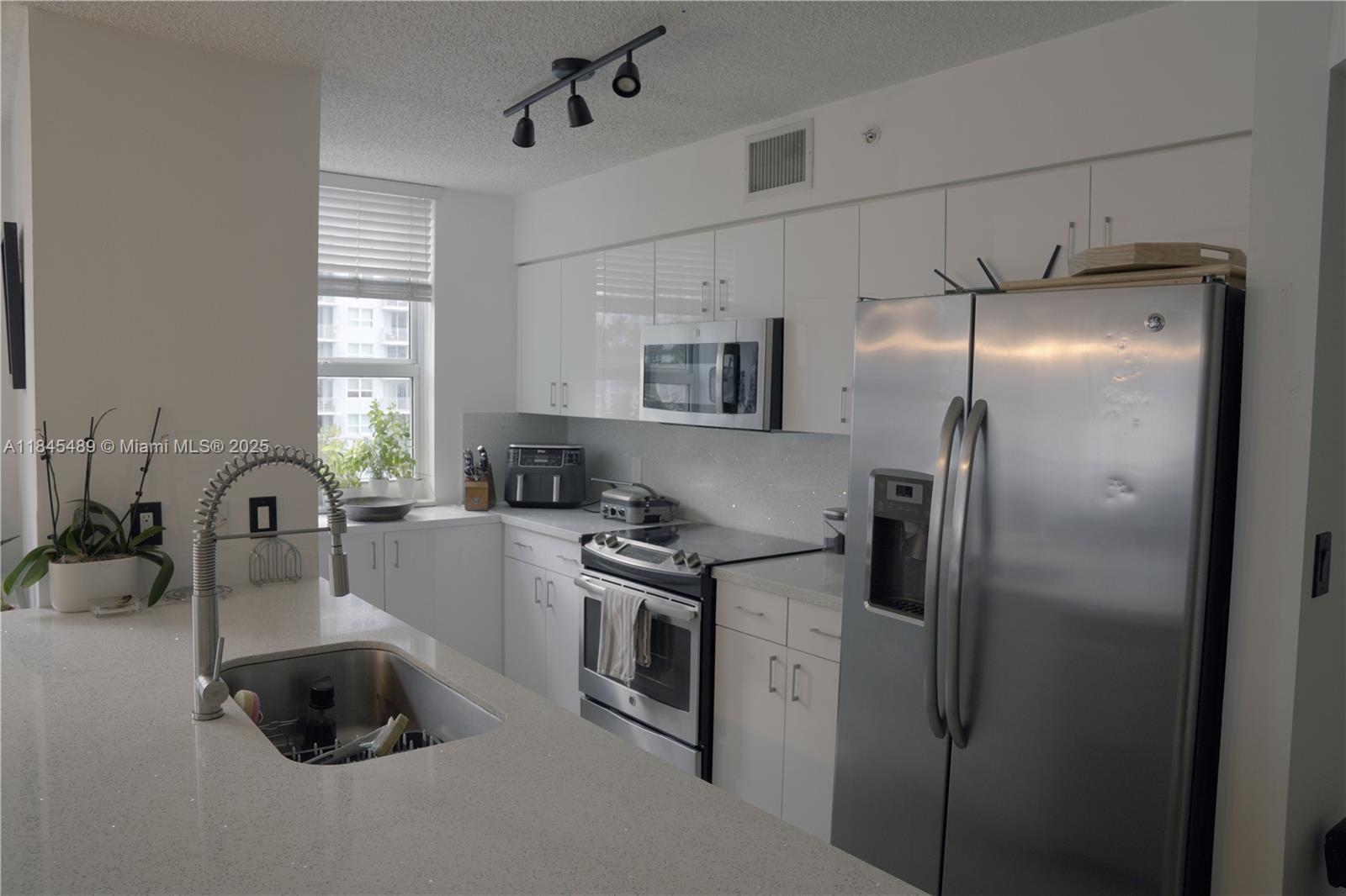 THE MARK ON BRICKELL COND - Residential