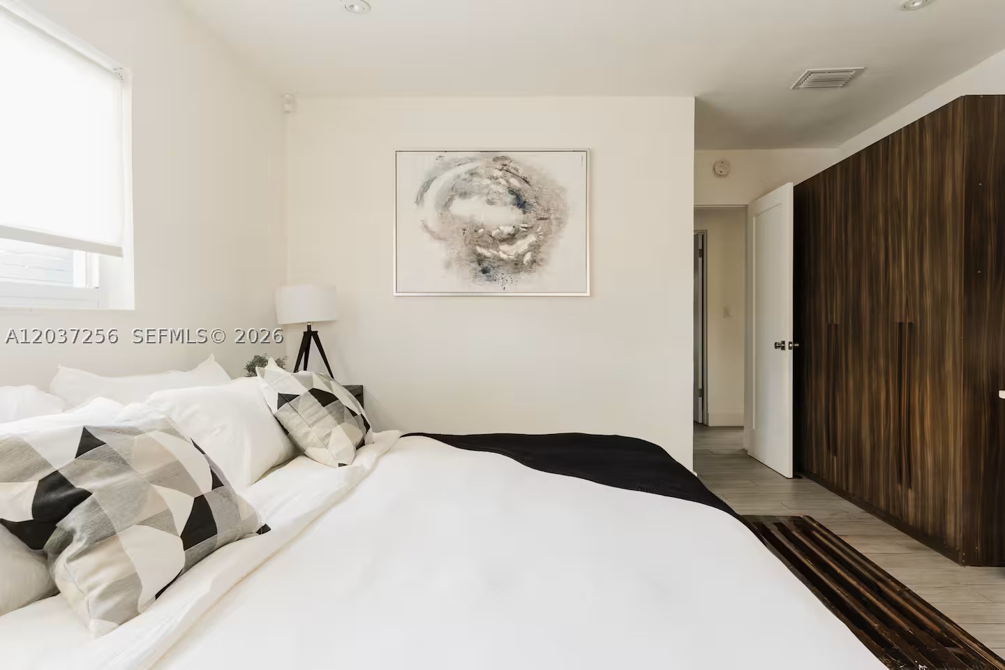 TROPICAL MANORS - Residential