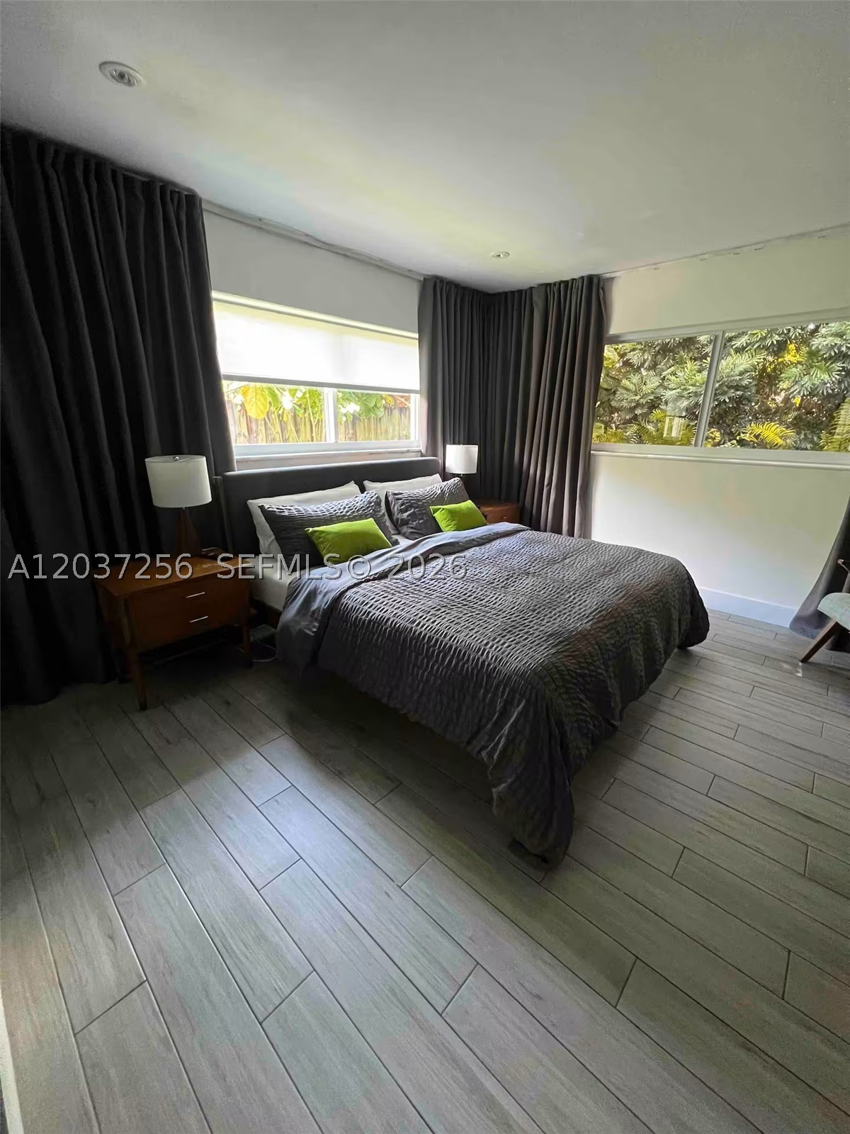 TROPICAL MANORS - Residential