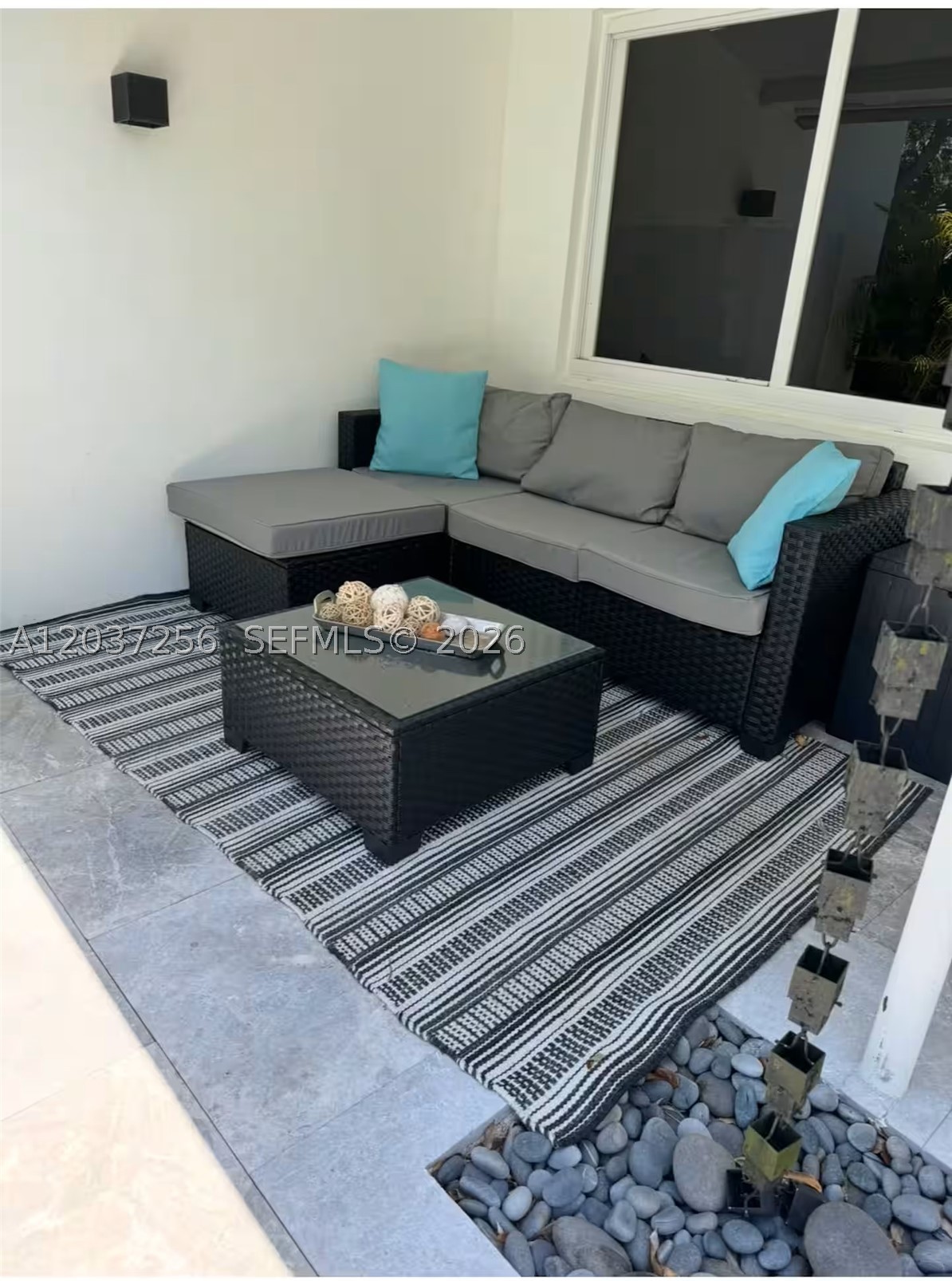 TROPICAL MANORS - Residential