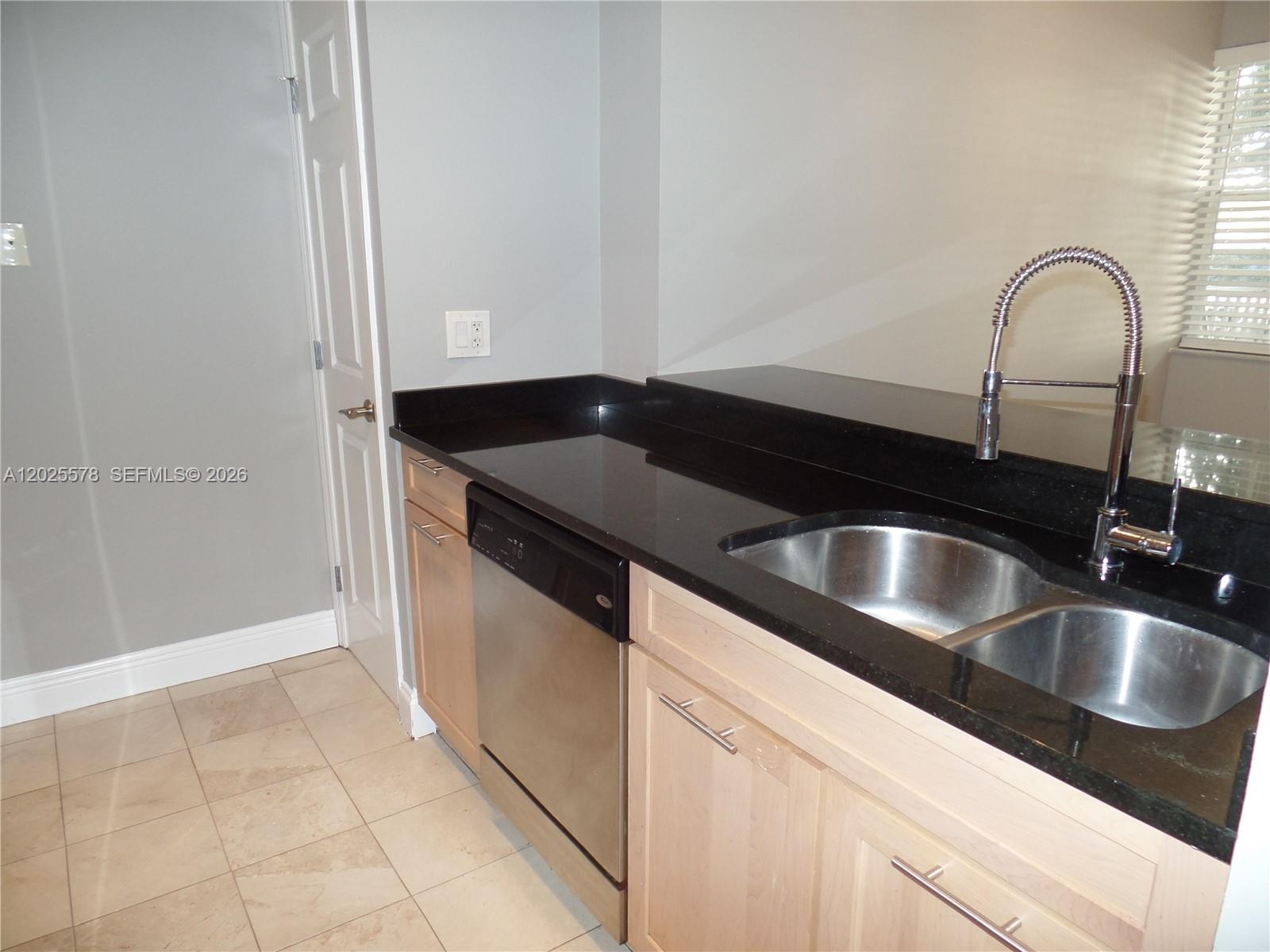 LAKEVIEW CLUB CONDO - Residential Lease