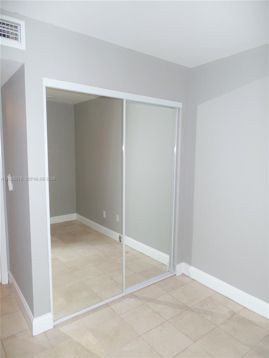 LAKEVIEW CLUB CONDO - Residential Lease