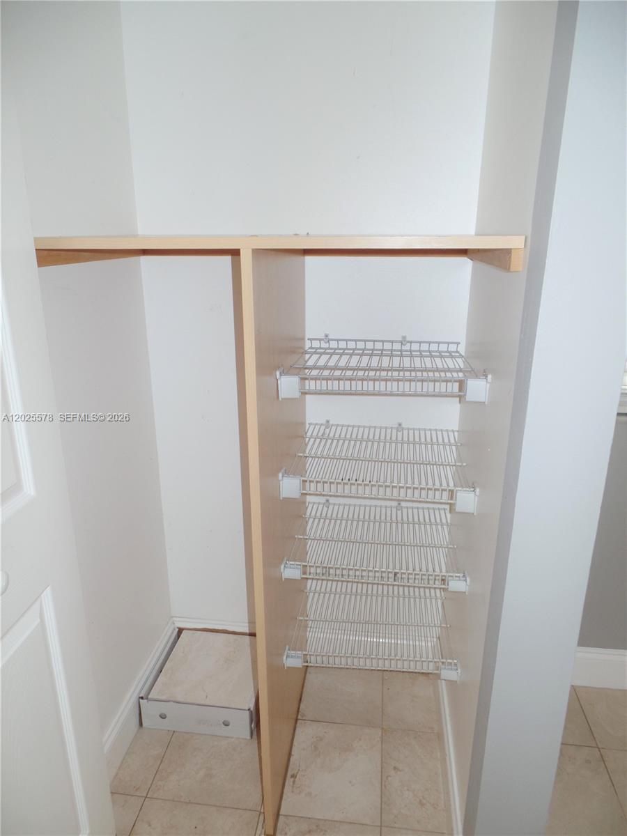 LAKEVIEW CLUB CONDO - Residential Lease