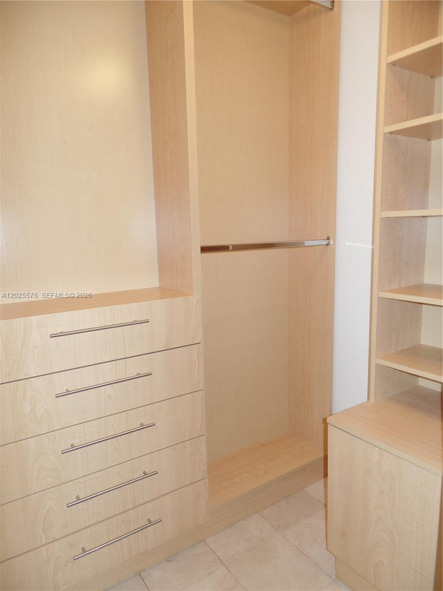 LAKEVIEW CLUB CONDO - Residential Lease
