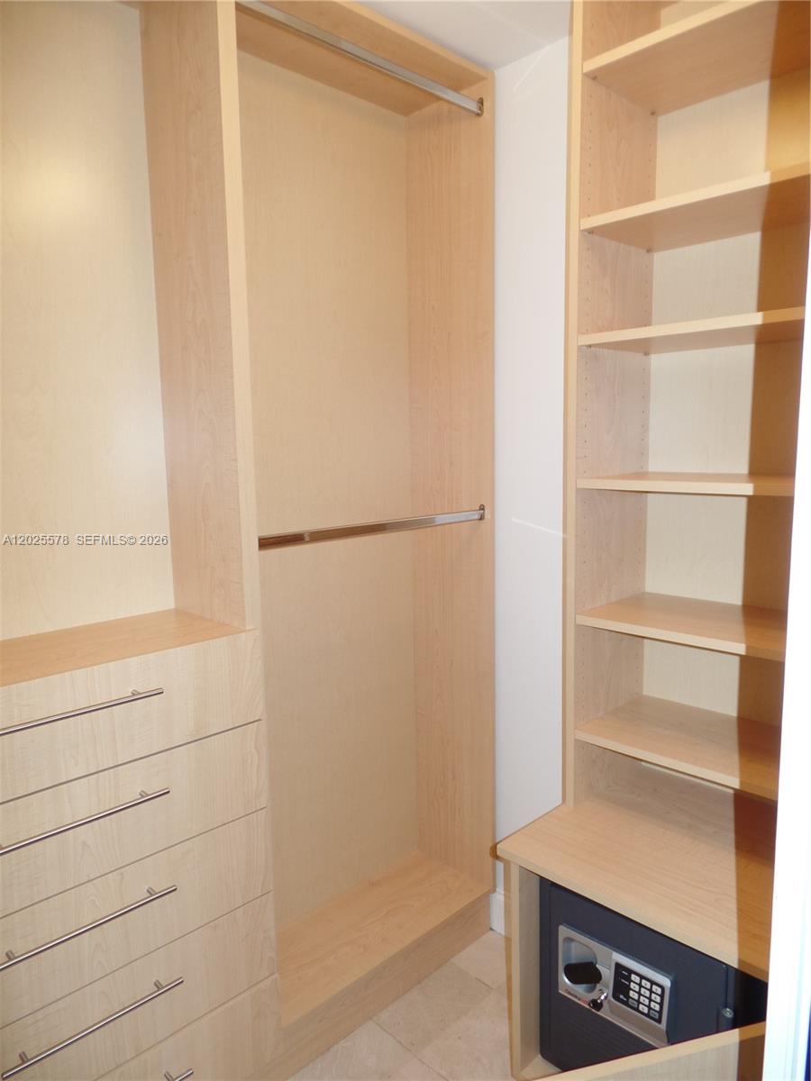 LAKEVIEW CLUB CONDO - Residential Lease