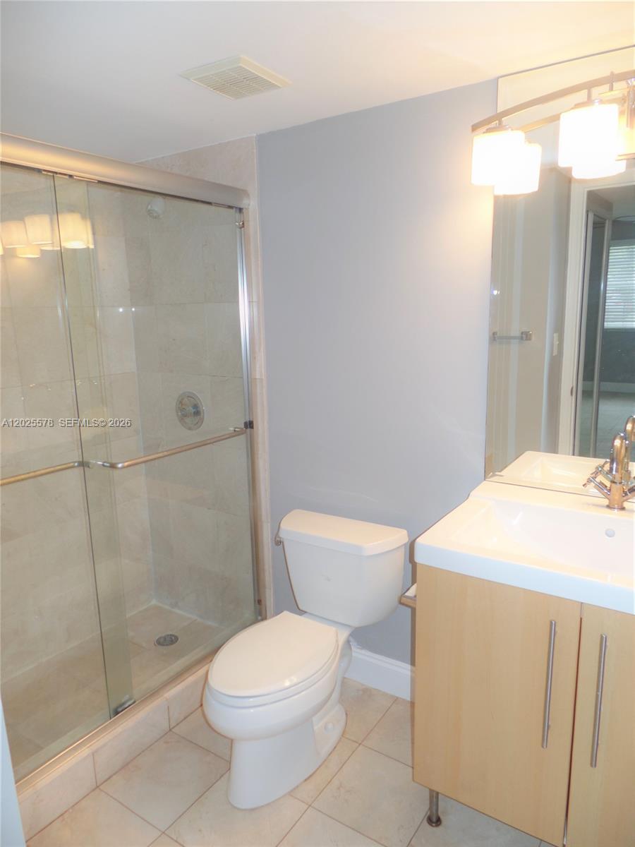 LAKEVIEW CLUB CONDO - Residential Lease