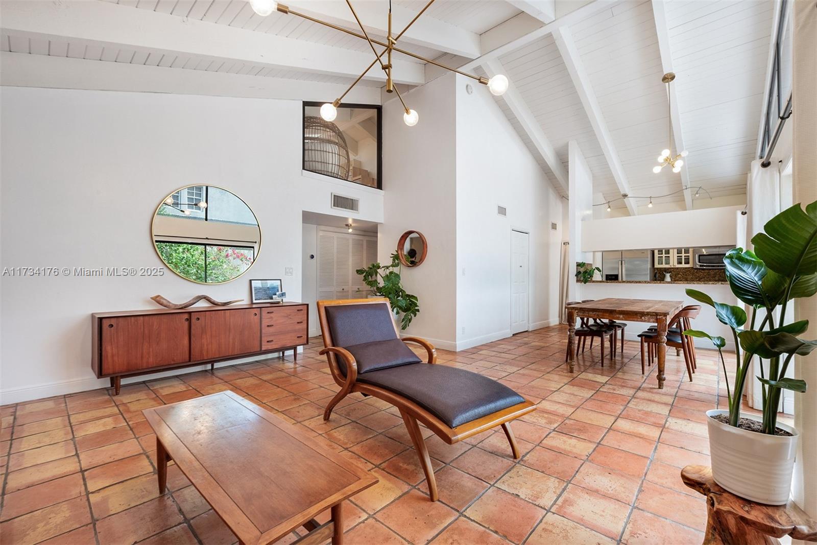 KETTLES CONDO - Residential