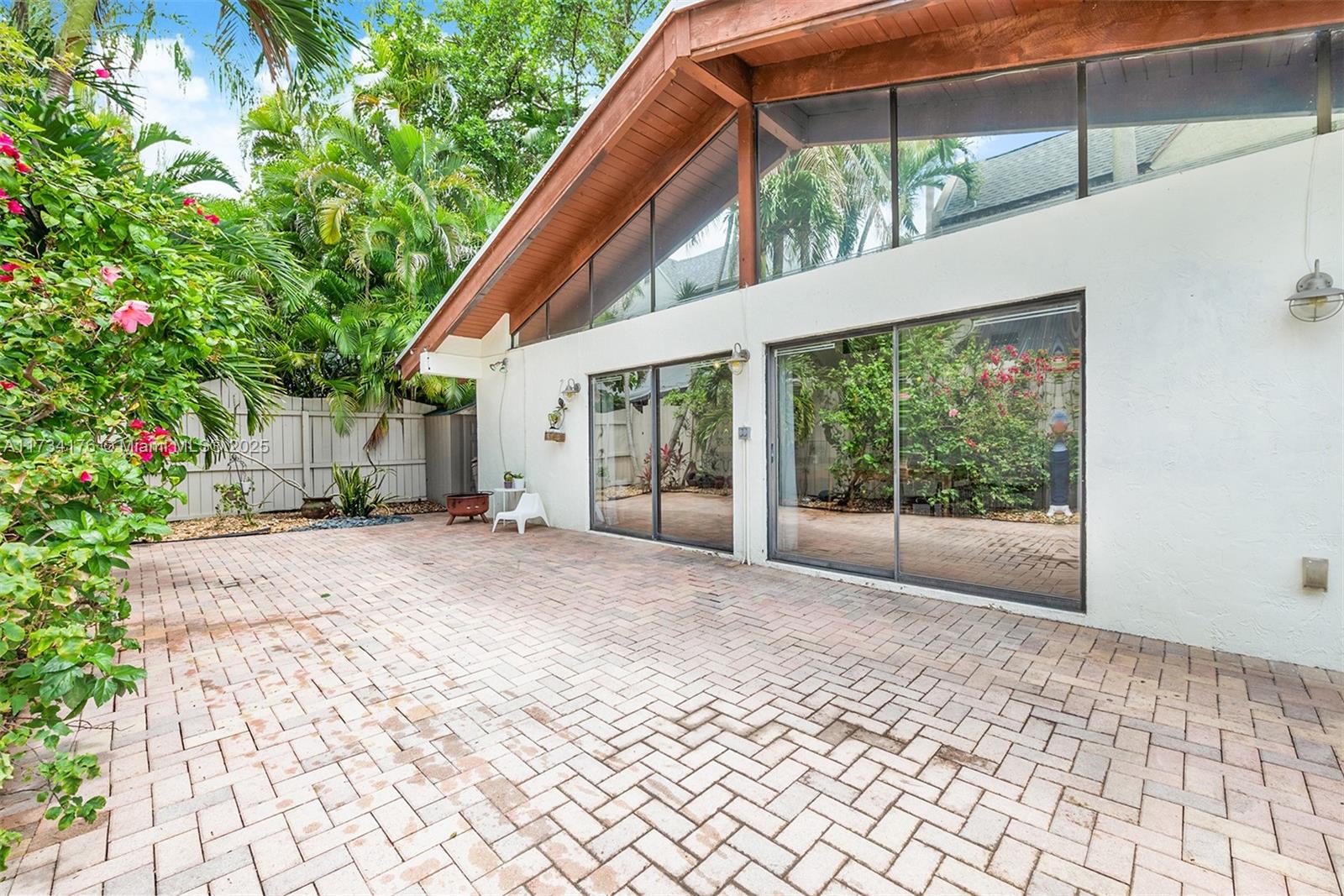 KETTLES CONDO - Residential