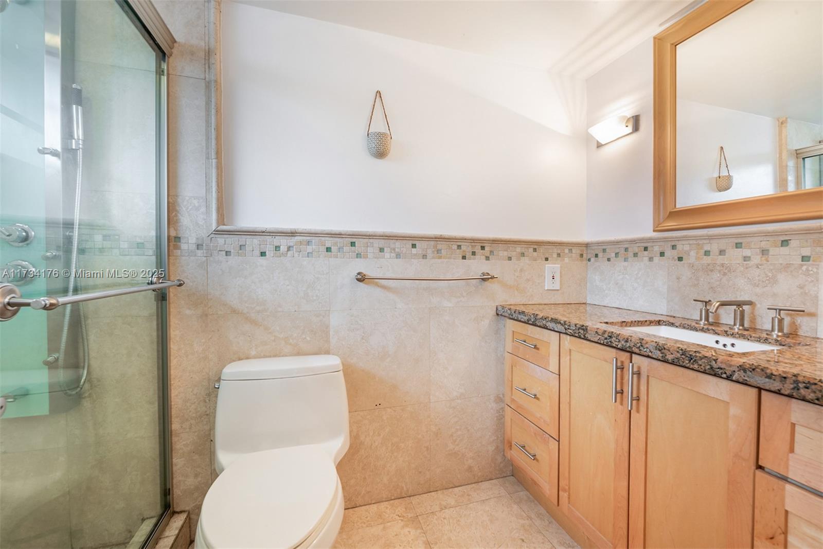 KETTLES CONDO - Residential
