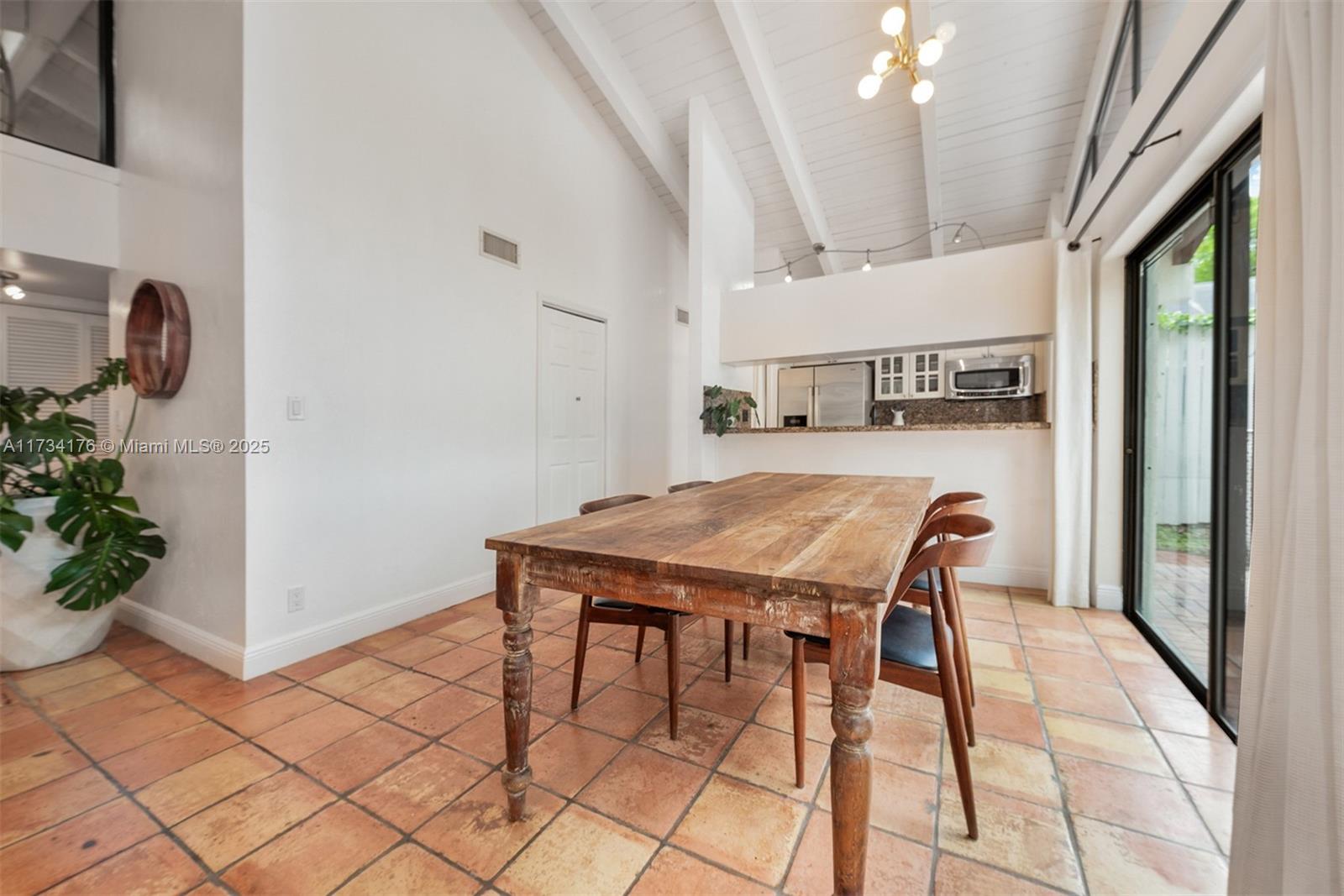 KETTLES CONDO - Residential