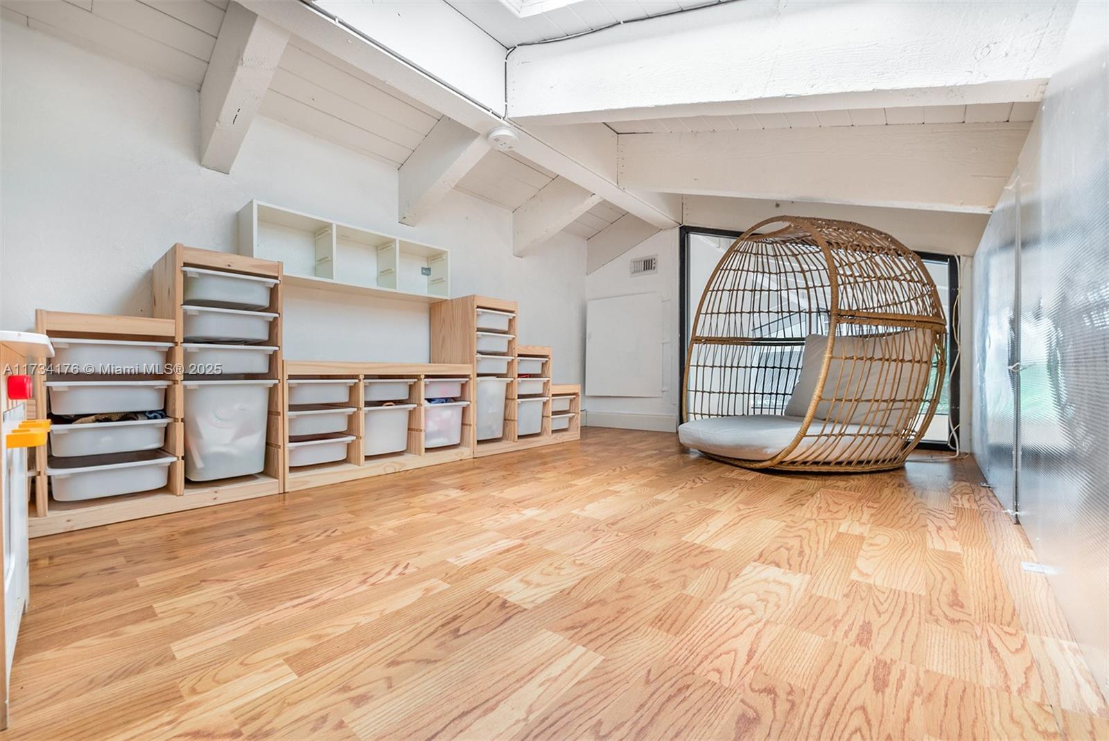 KETTLES CONDO - Residential
