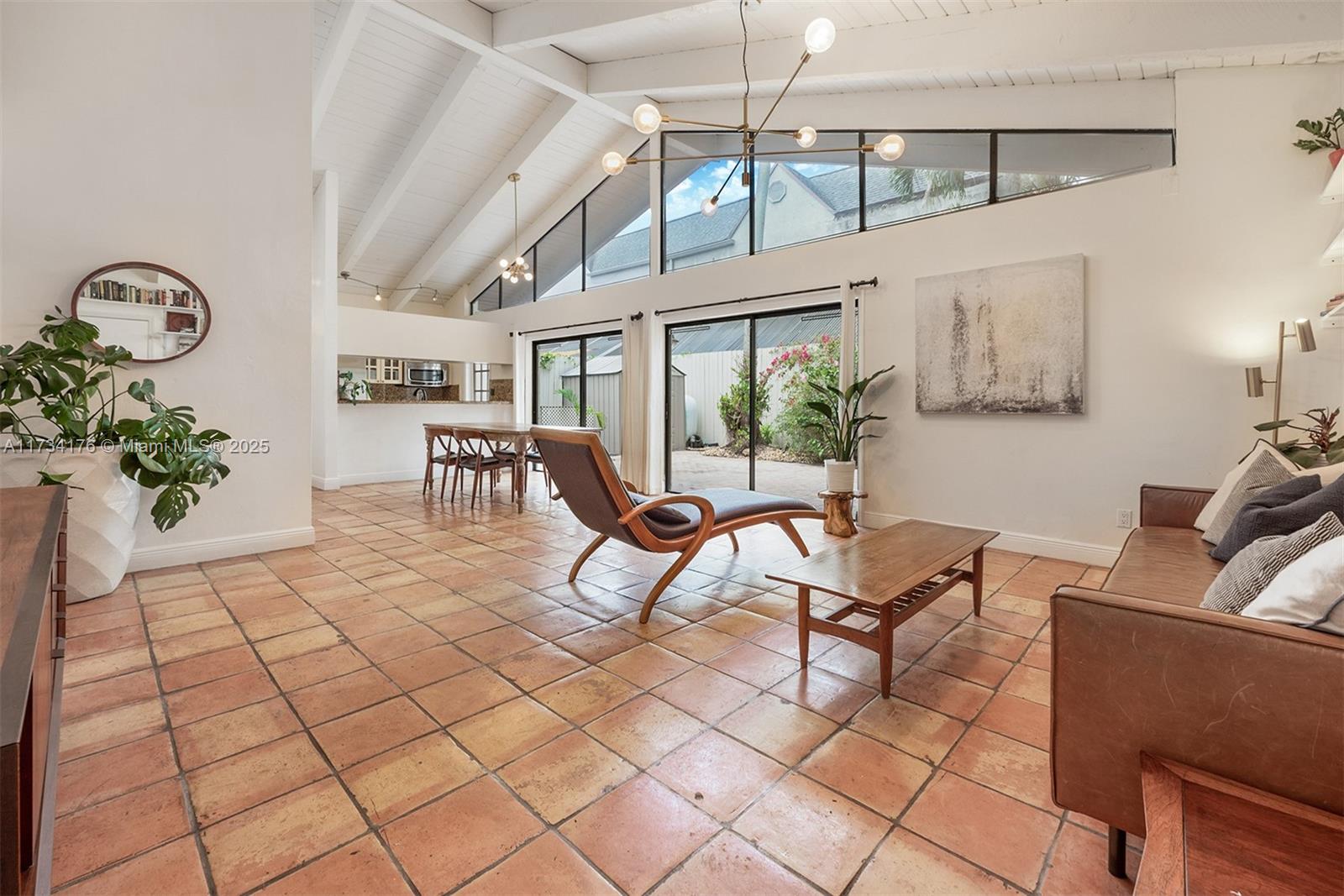 KETTLES CONDO - Residential