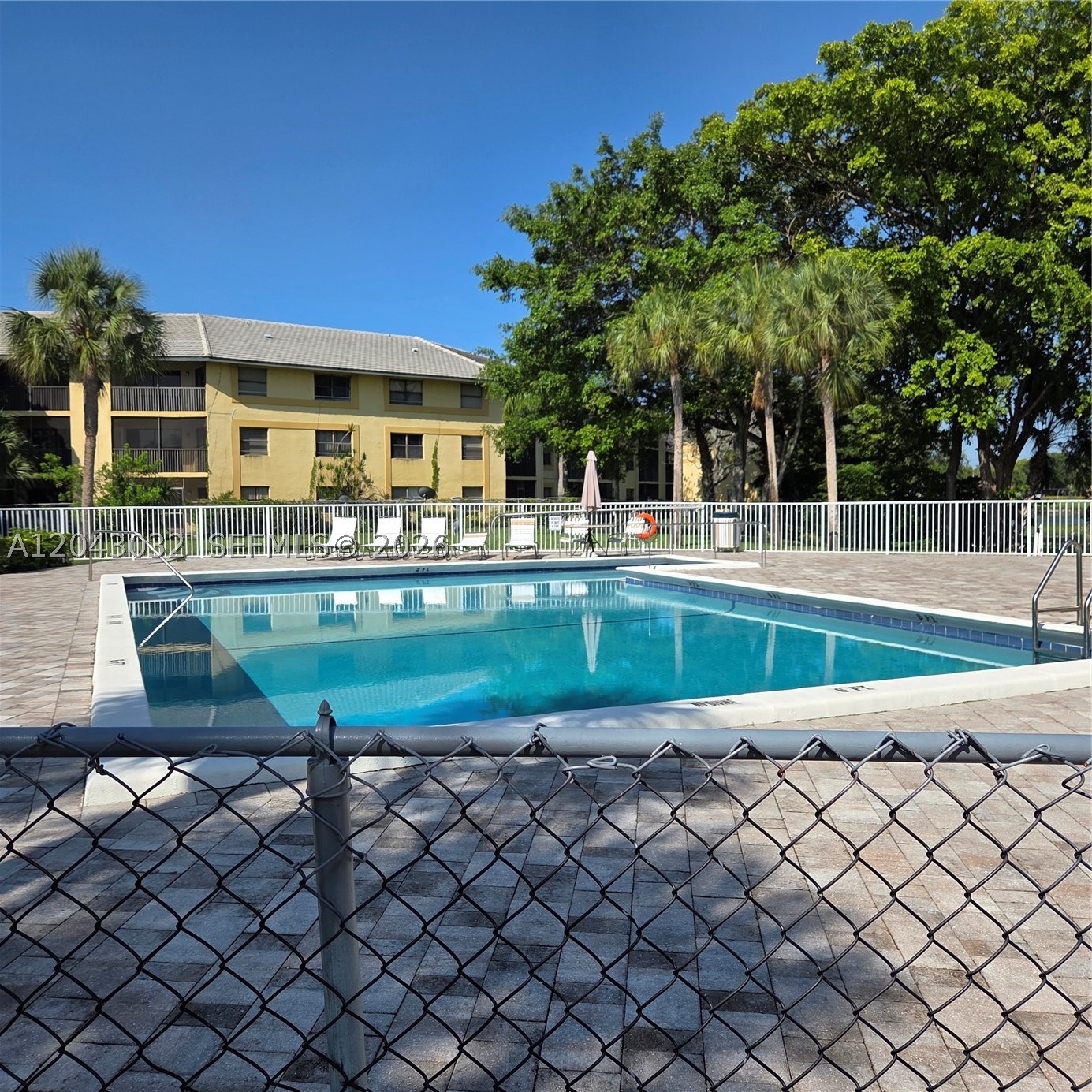SUN AND LAKE CONDO - Residential